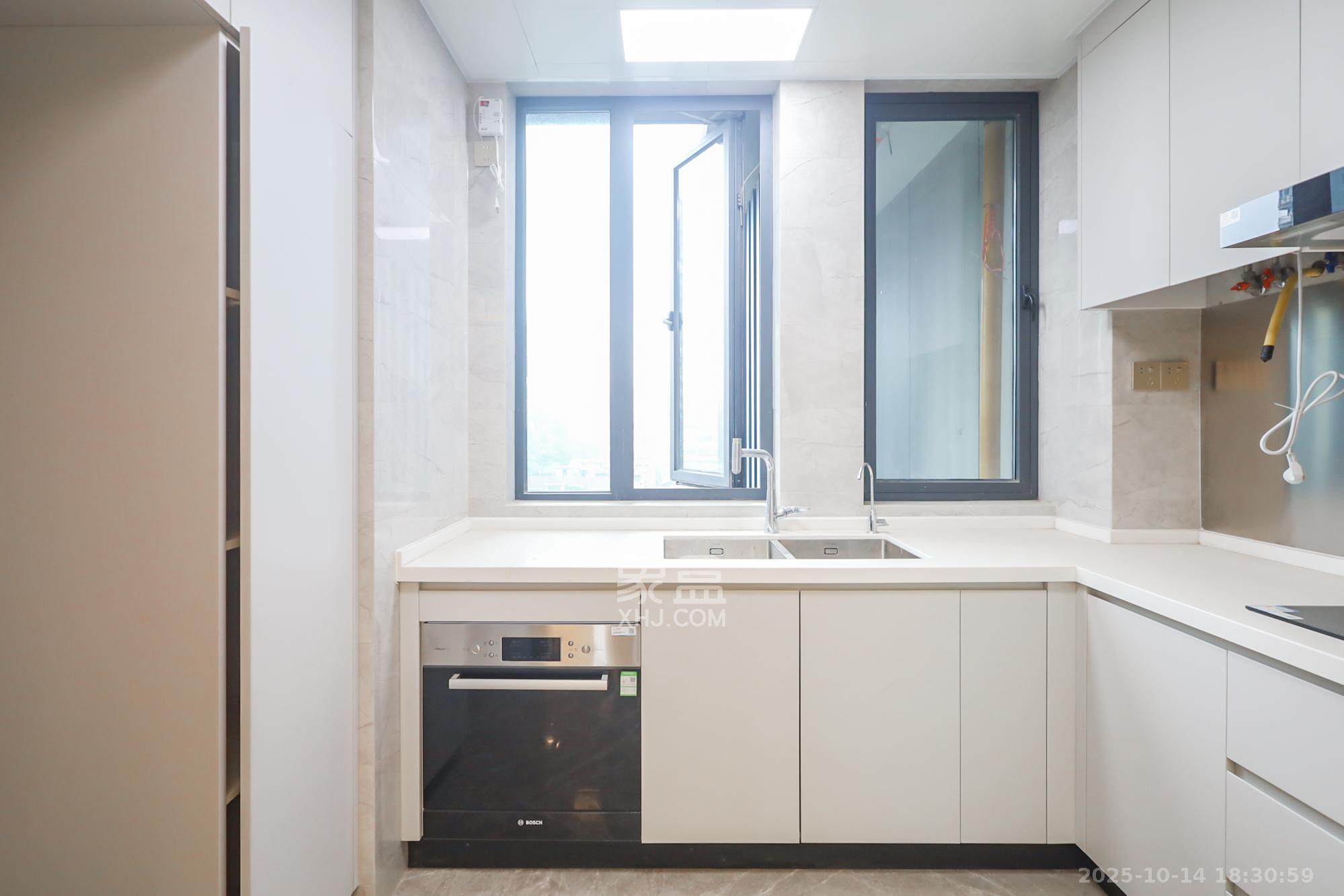 江山印  4室2厅3卫    500.0万 江山印  4室2厅3卫    500.0万厨房