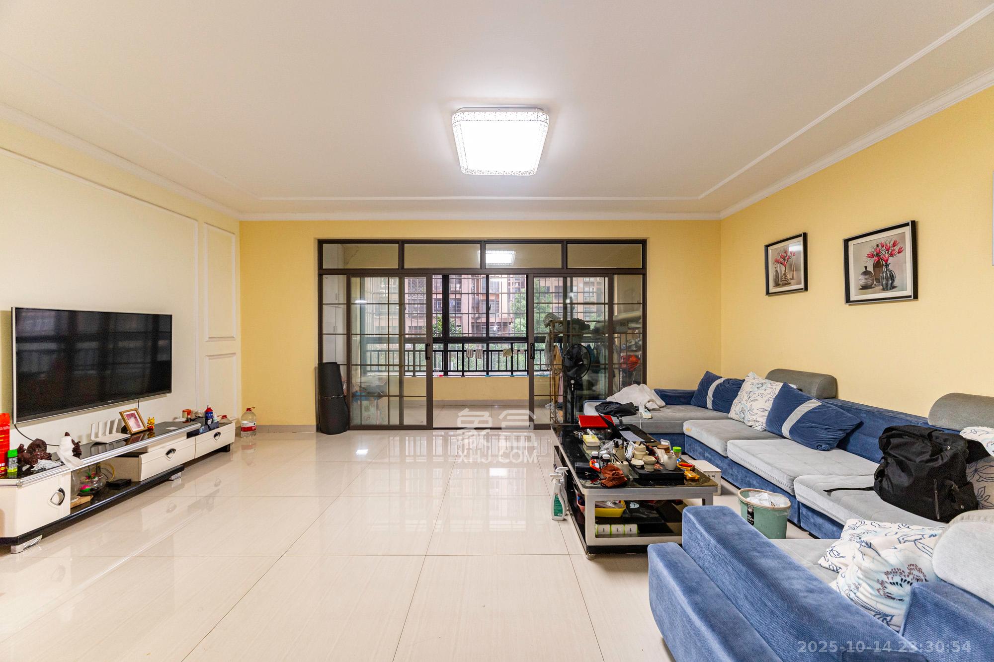 好望谷 4室2厅2卫 89.9万 好望谷 4室2厅2卫 89.9万客厅