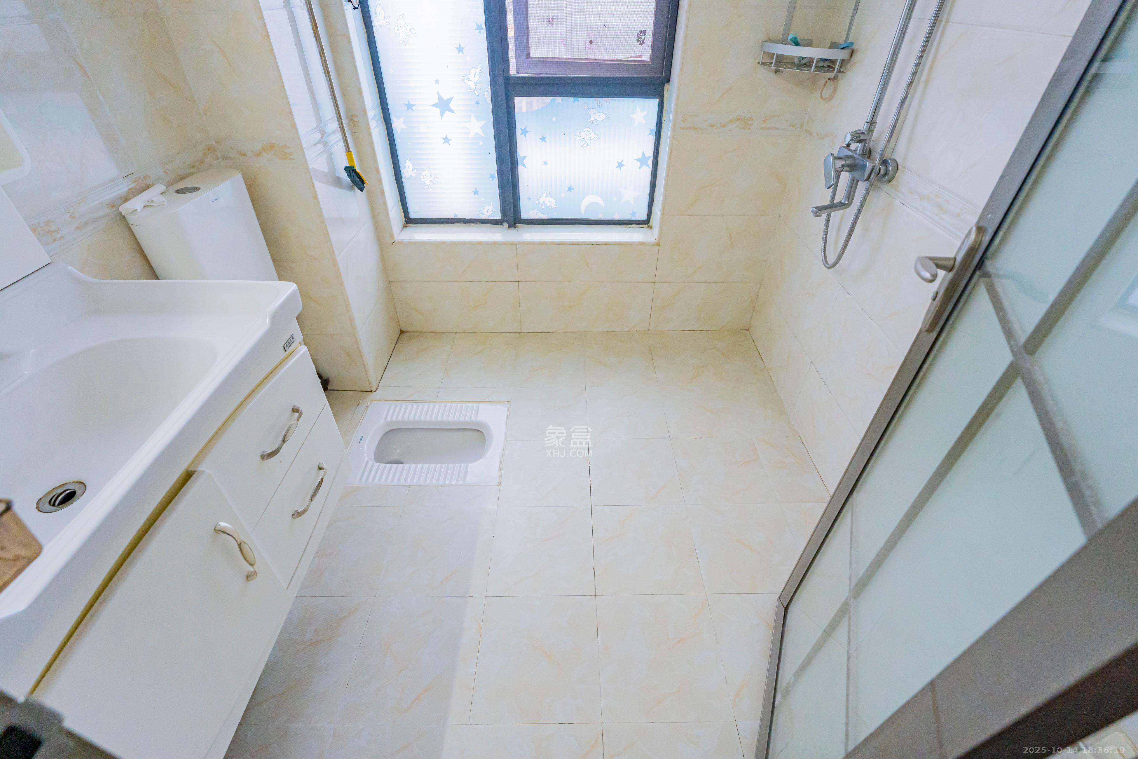 天健壹平方英里(天健芙蓉盛世二期) 4室2厅2卫 200.0万 天健壹平方英里(天健芙蓉盛世二期) 4室2厅2卫 200.0万卫生间