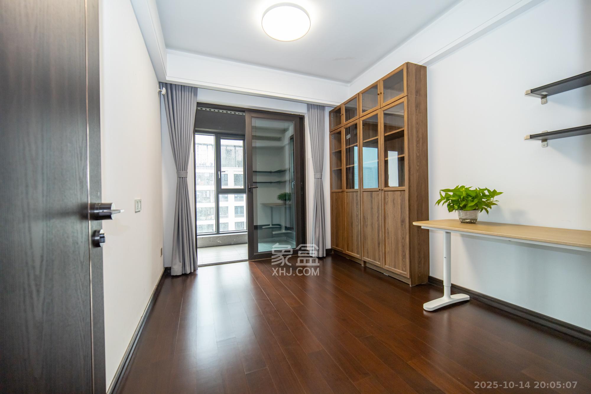 东原麓印长江E区  4室2厅2卫    158.0万 东原麓印长江E区  4室2厅2卫    158.0万卧室