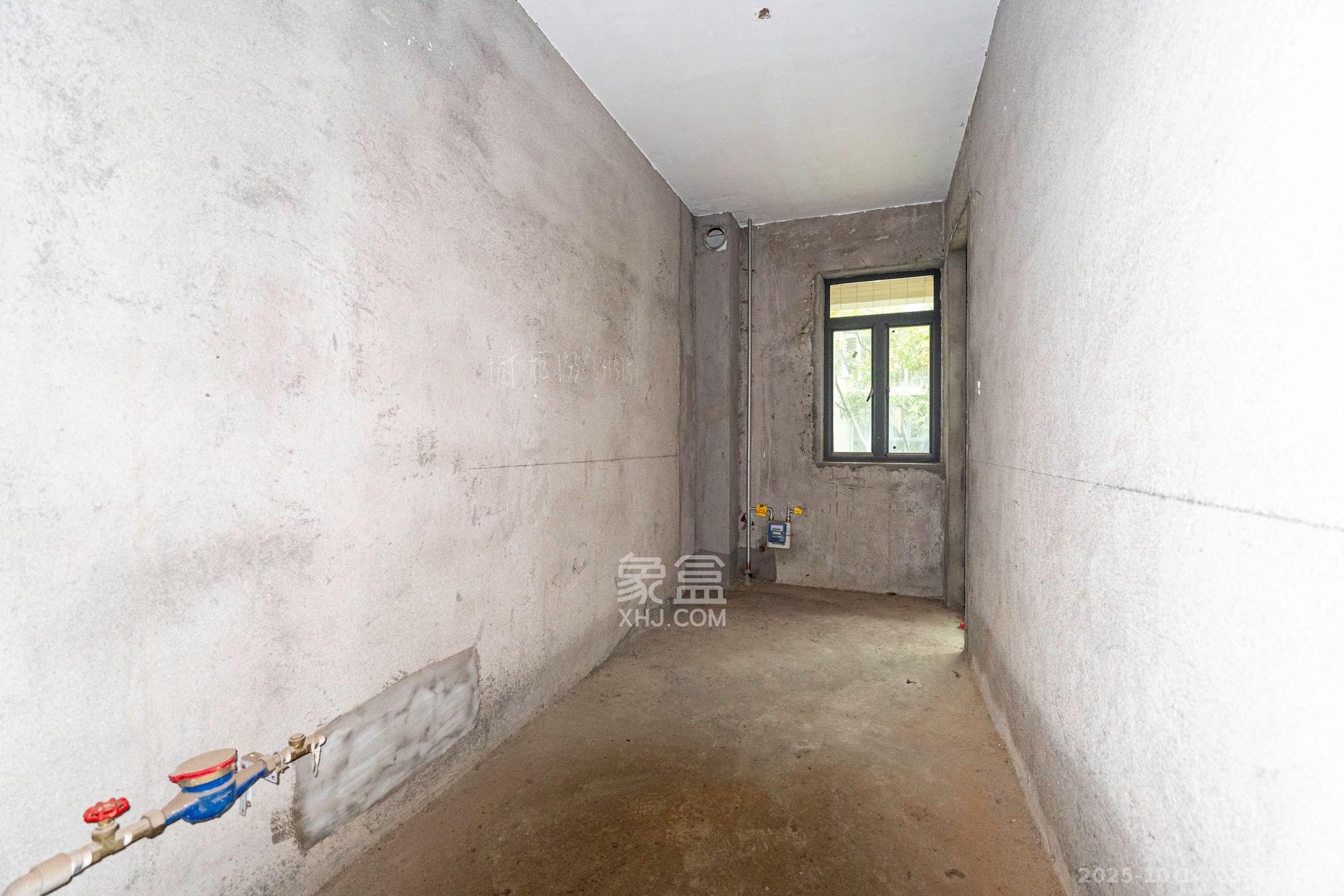 海伦春天  5室3厅2卫    240.0万厨房