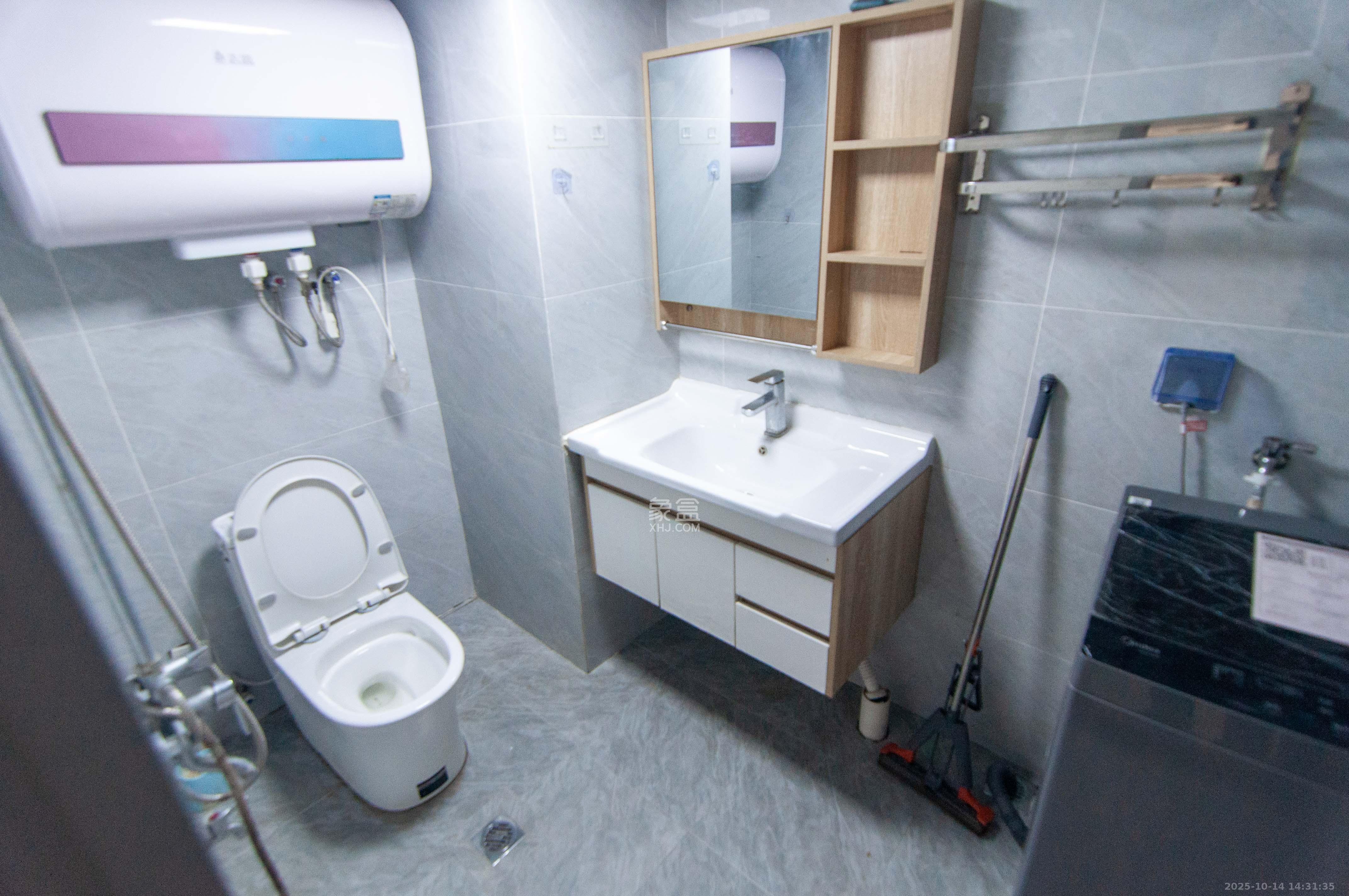 梅溪湖金茂湾  2室1厅1卫    30.0万卫生间