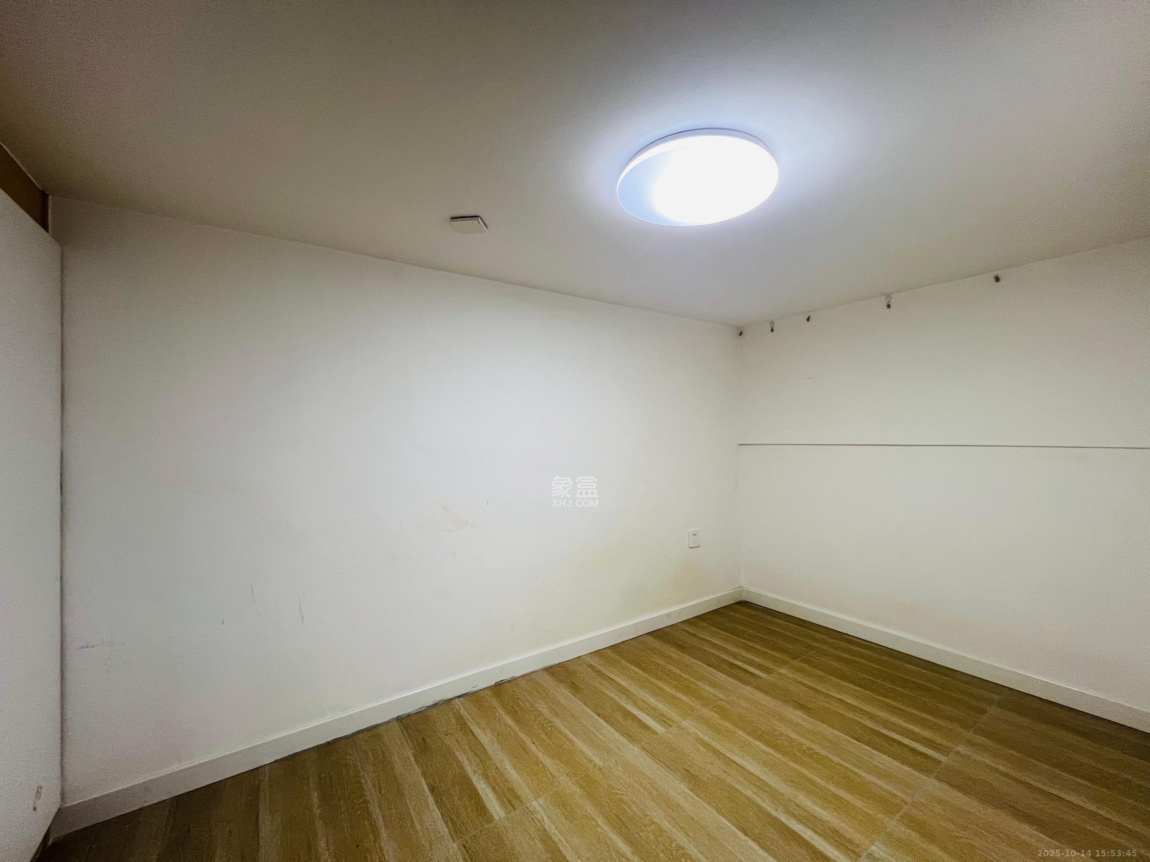 龙湖新壹城  1室1厅1卫    1400.0元/月室内图