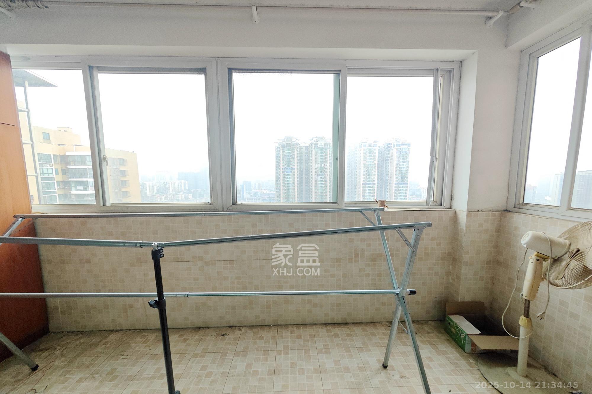 名都花园 3室2厅2卫 95.0万 名都花园 3室2厅2卫 95.0万阳台