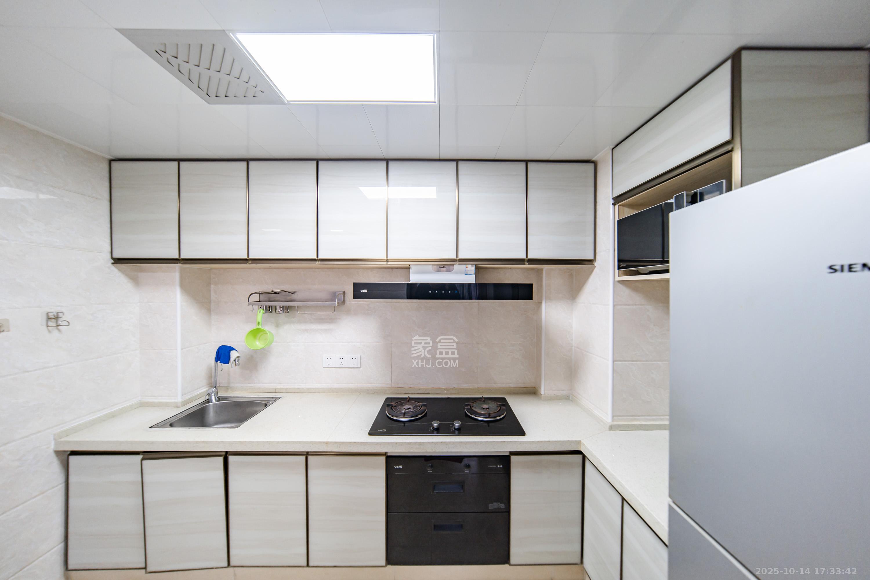 湘熙水郡(观澜海赋家园)  3室2厅2卫    96.0万 湘熙水郡(观澜海赋家园)  3室2厅2卫    96.0万厨房