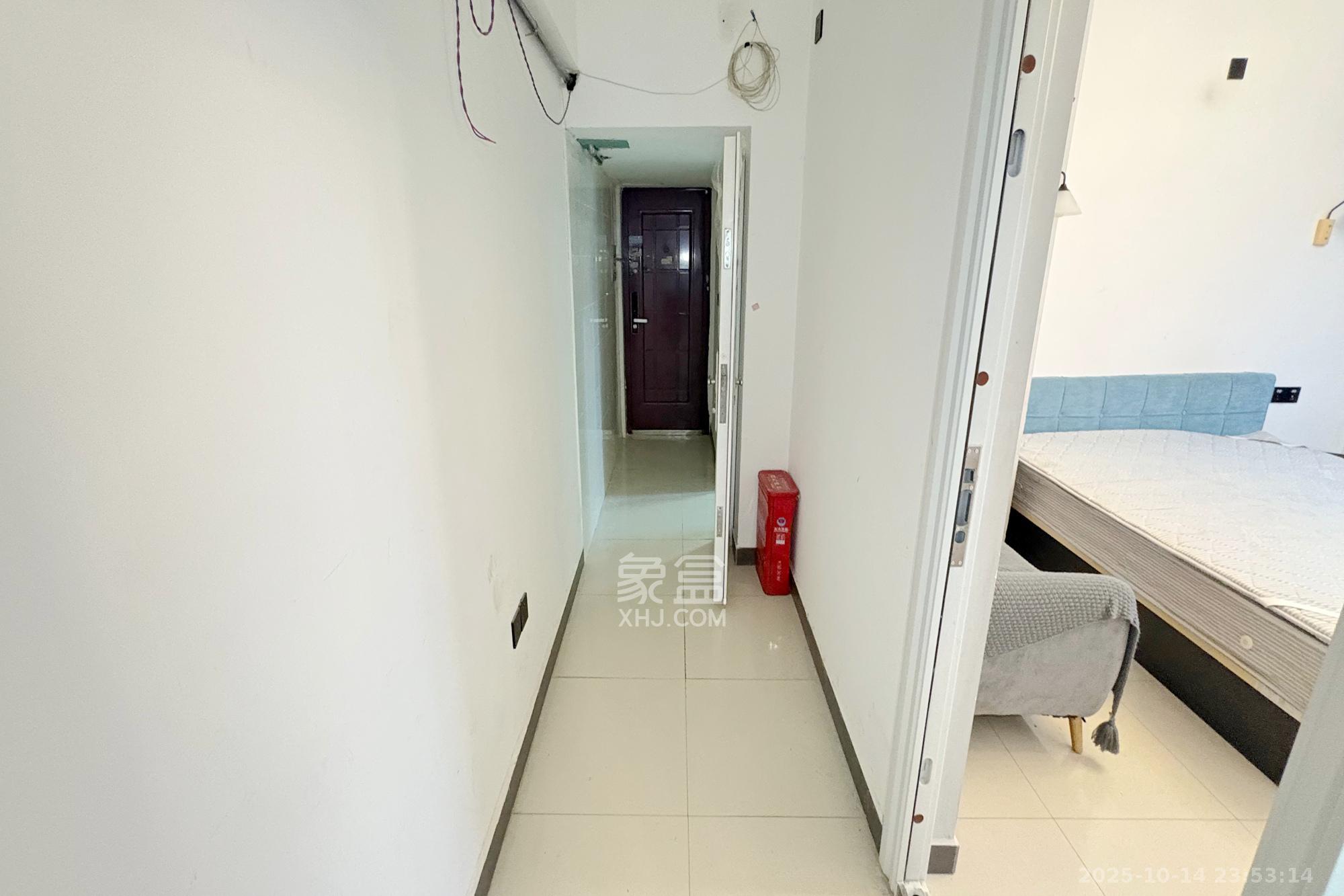 蚂蚁工房  2室0厅3卫    69.8万客厅