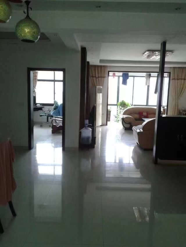 道伟山水华苑 4室2厅2卫 2200.0元/月 道伟山水华苑 4室2厅2卫 2200.0元/月室内图