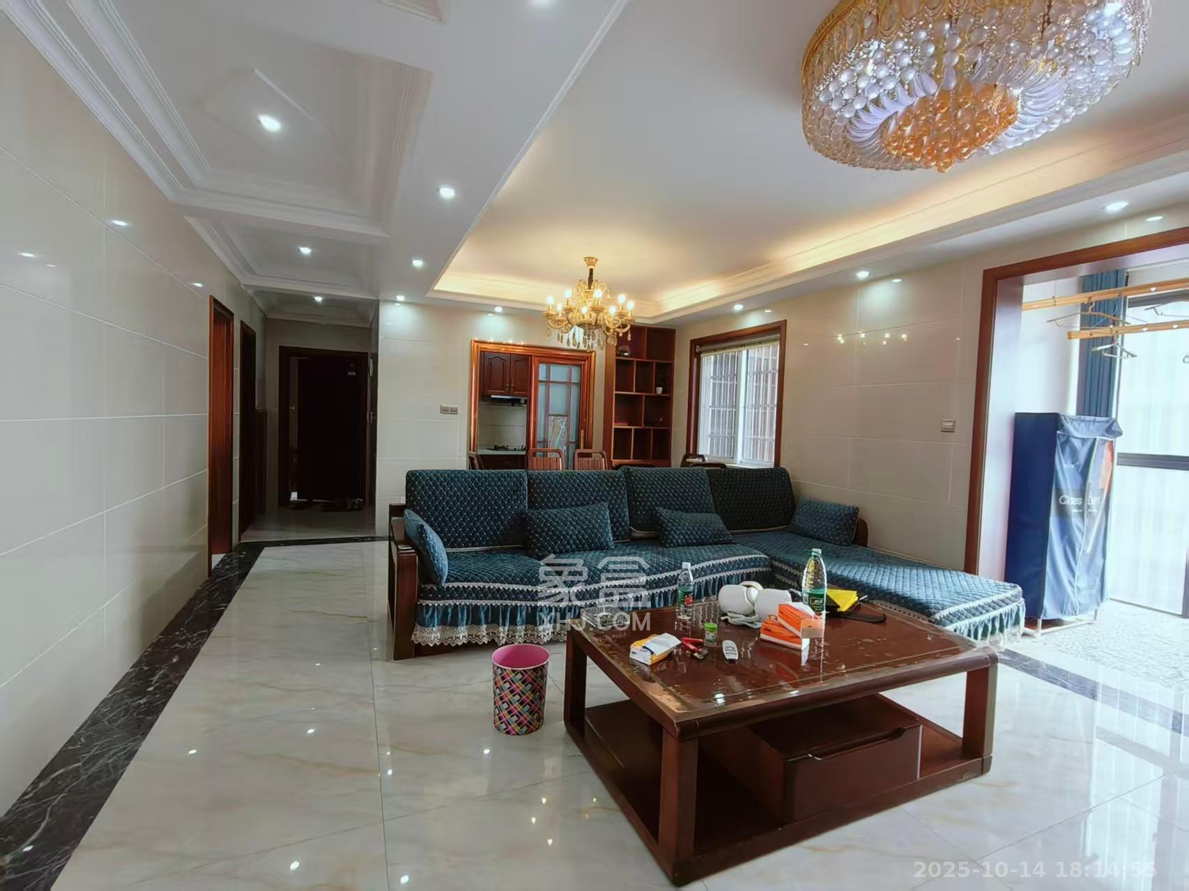 山水湾 4室2厅2卫 2600.0元/月 山水湾 4室2厅2卫 2600.0元/月室内图