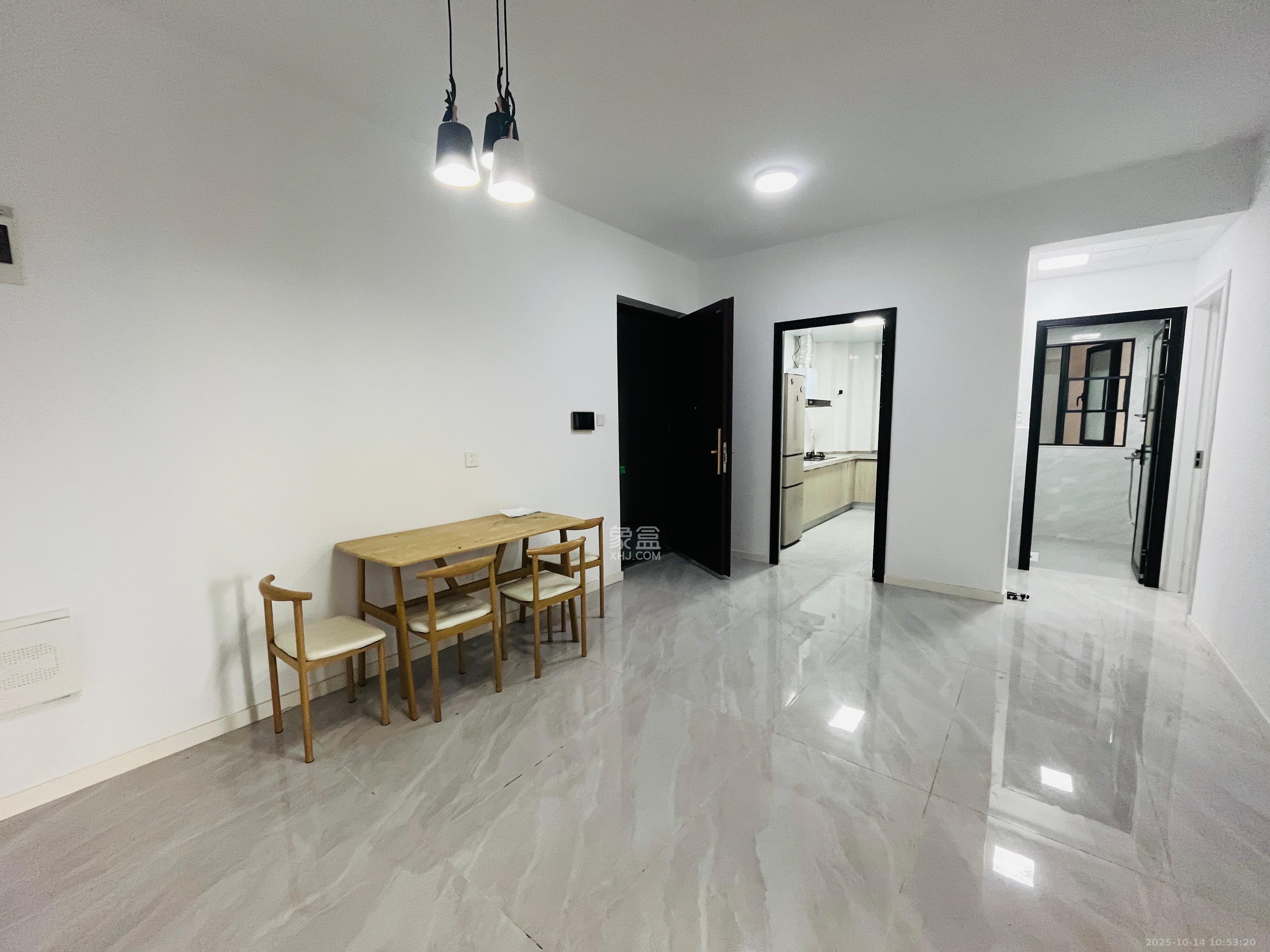 麓谷山湖郡  4室2厅2卫    2800.0元/月室内图