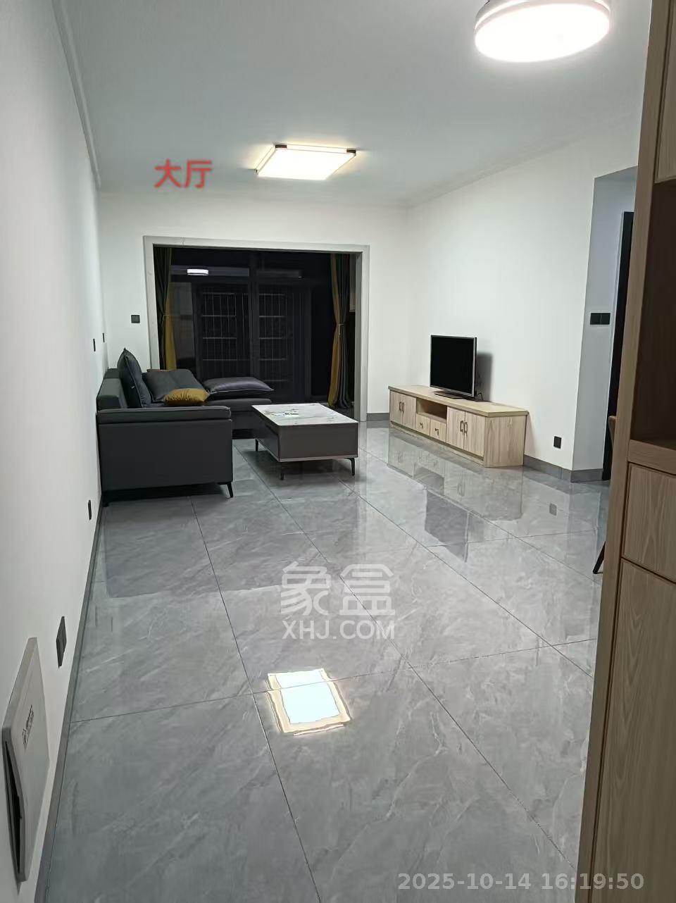 坪山家园  2室2厅1卫    1800.0元/月室内图