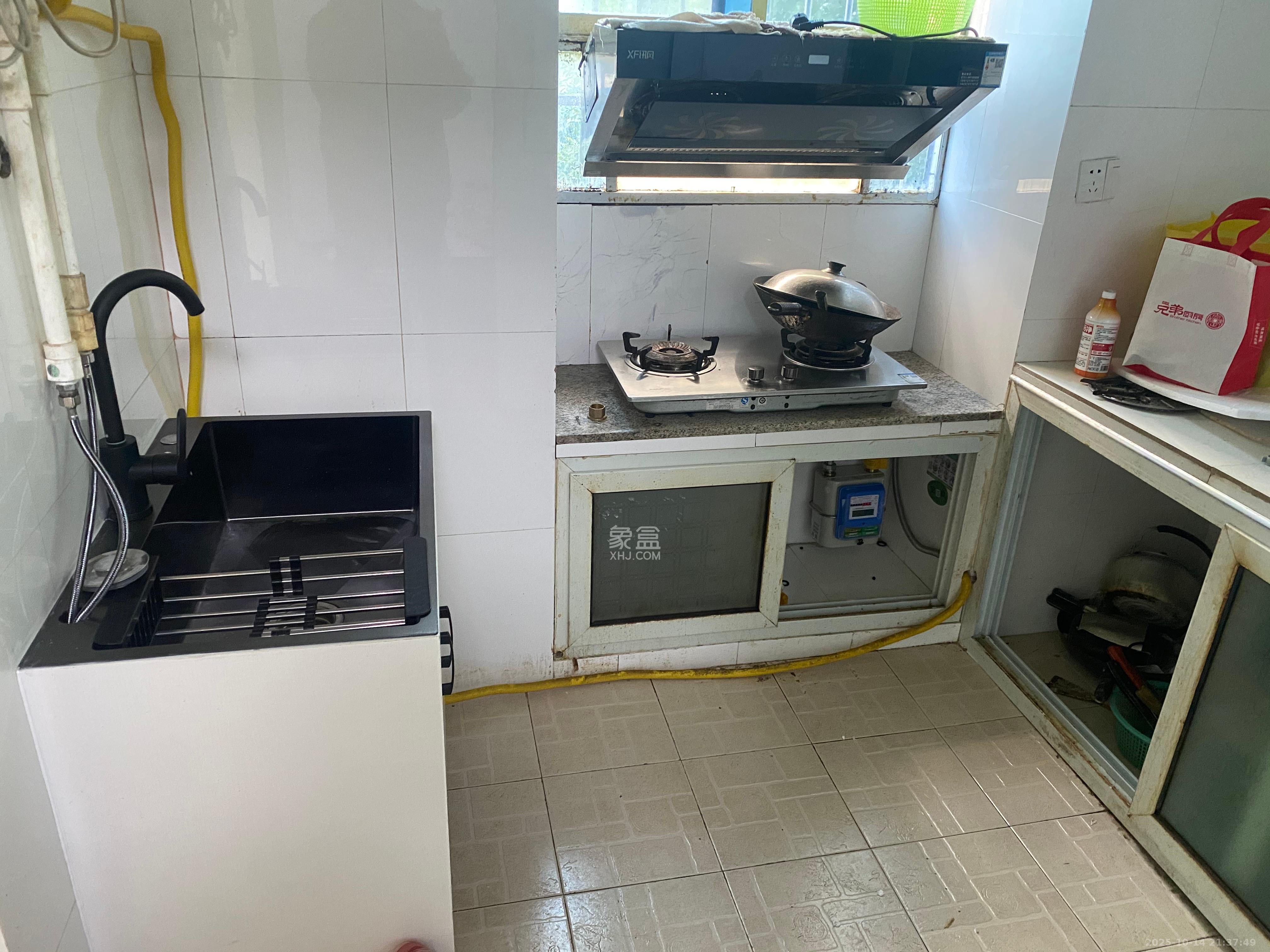 茶园坡社区(原王家冲社区)  2室1厅1卫    1300.0元/月 茶园坡社区(原王家冲社区)  2室1厅1卫    1300.0元/月室内图