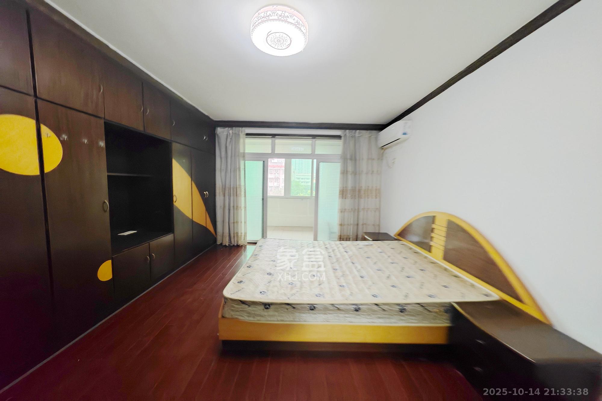 梨子山社区长电宿舍 3室2厅2卫 88.0万 梨子山社区长电宿舍 3室2厅2卫 88.0万卧室