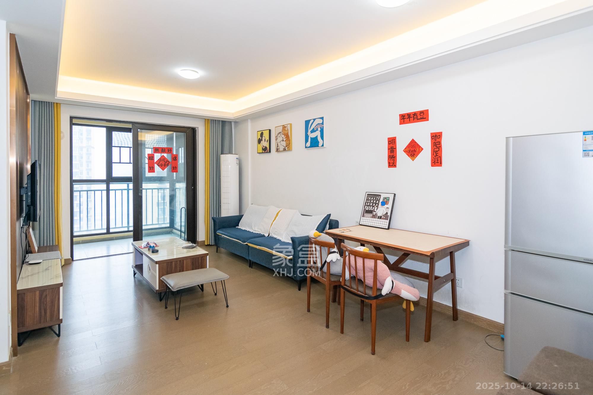 美的翰城 3室2厅1卫 60.0万 美的翰城 3室2厅1卫 60.0万客厅