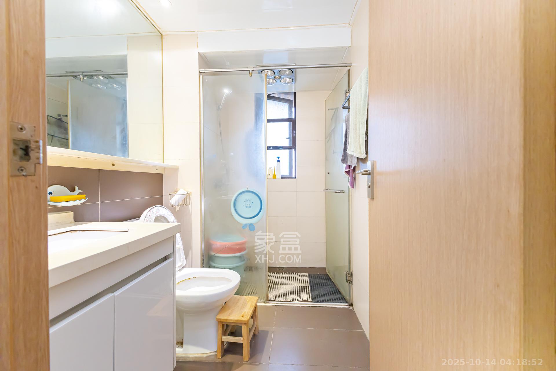 时代倾城二期  4室2厅2卫    66.0万卫生间