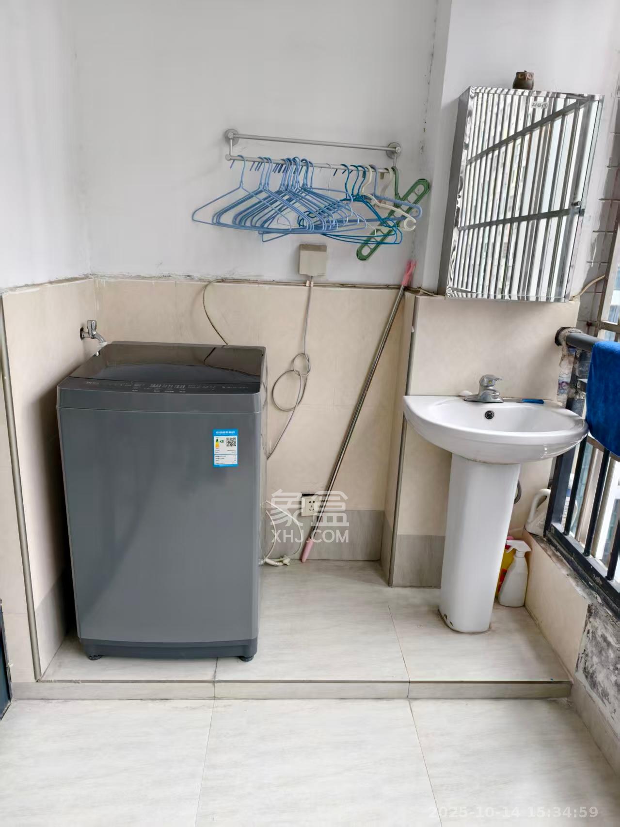 长大彩虹都  3室2厅1卫    2300.0元/月 长大彩虹都  3室2厅1卫    2300.0元/月室内图