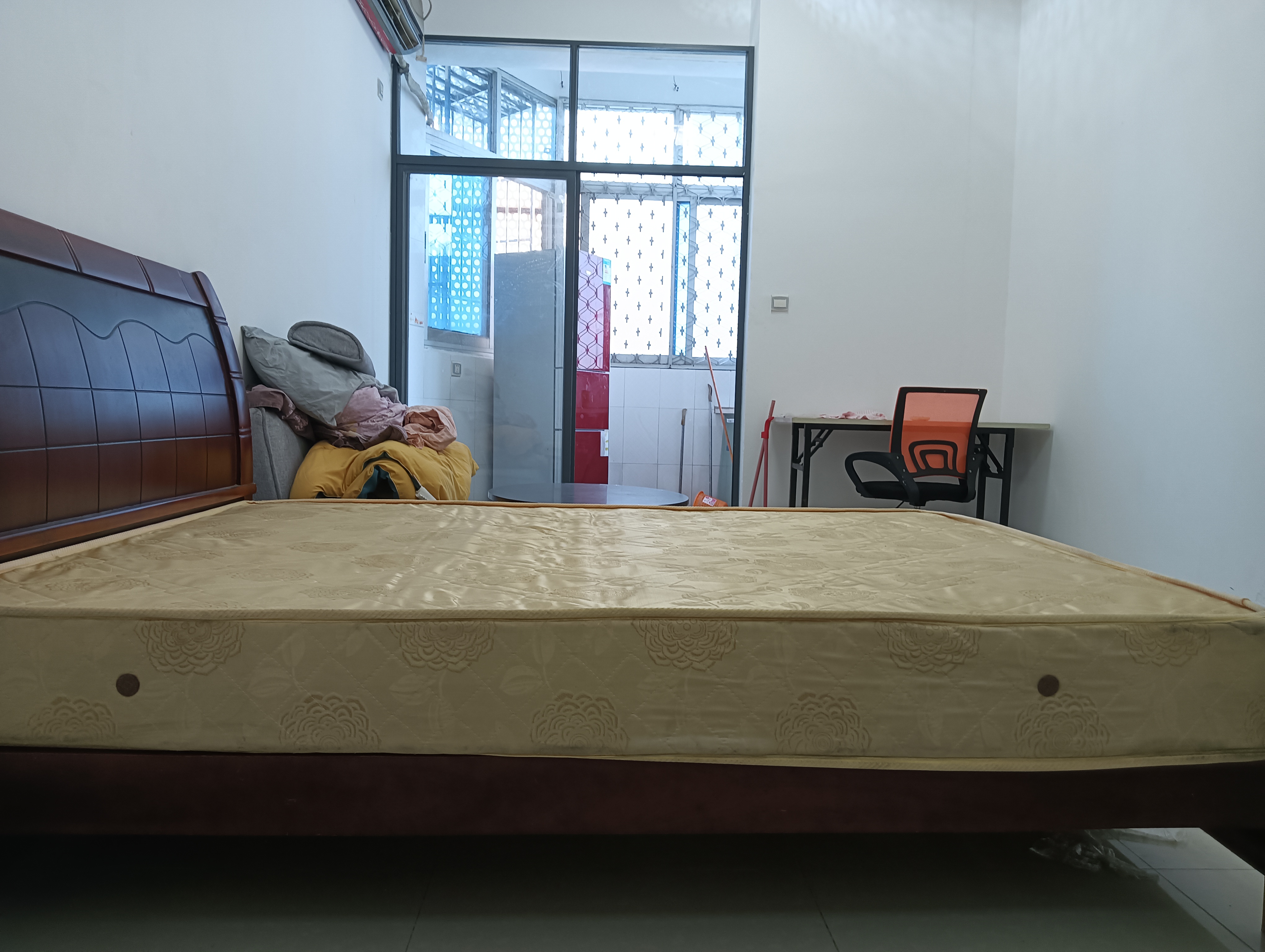 海外大厦  1室0厅1卫    1000.0元/月