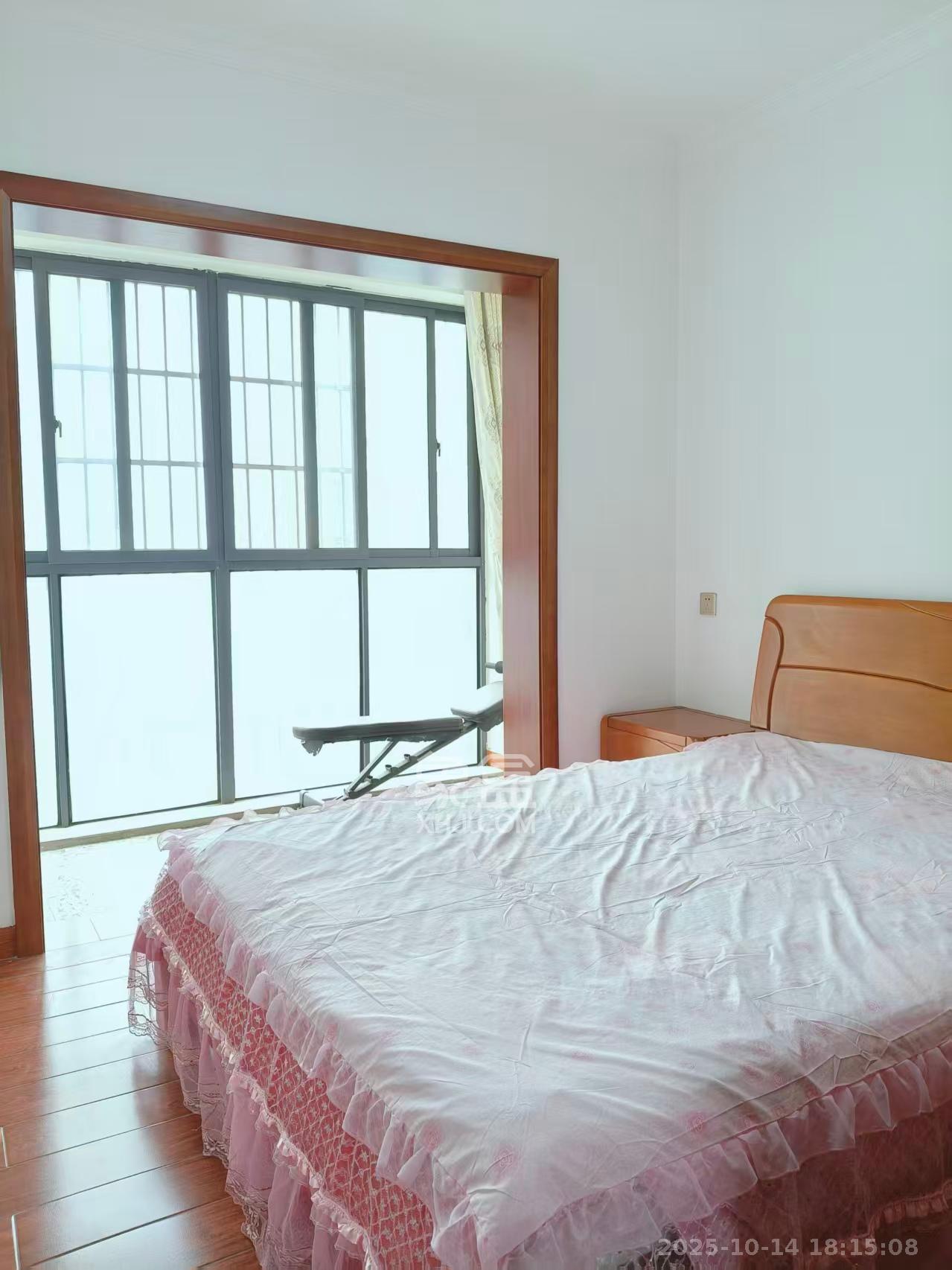 山水湾 4室2厅2卫 2600.0元/月 山水湾 4室2厅2卫 2600.0元/月室内图