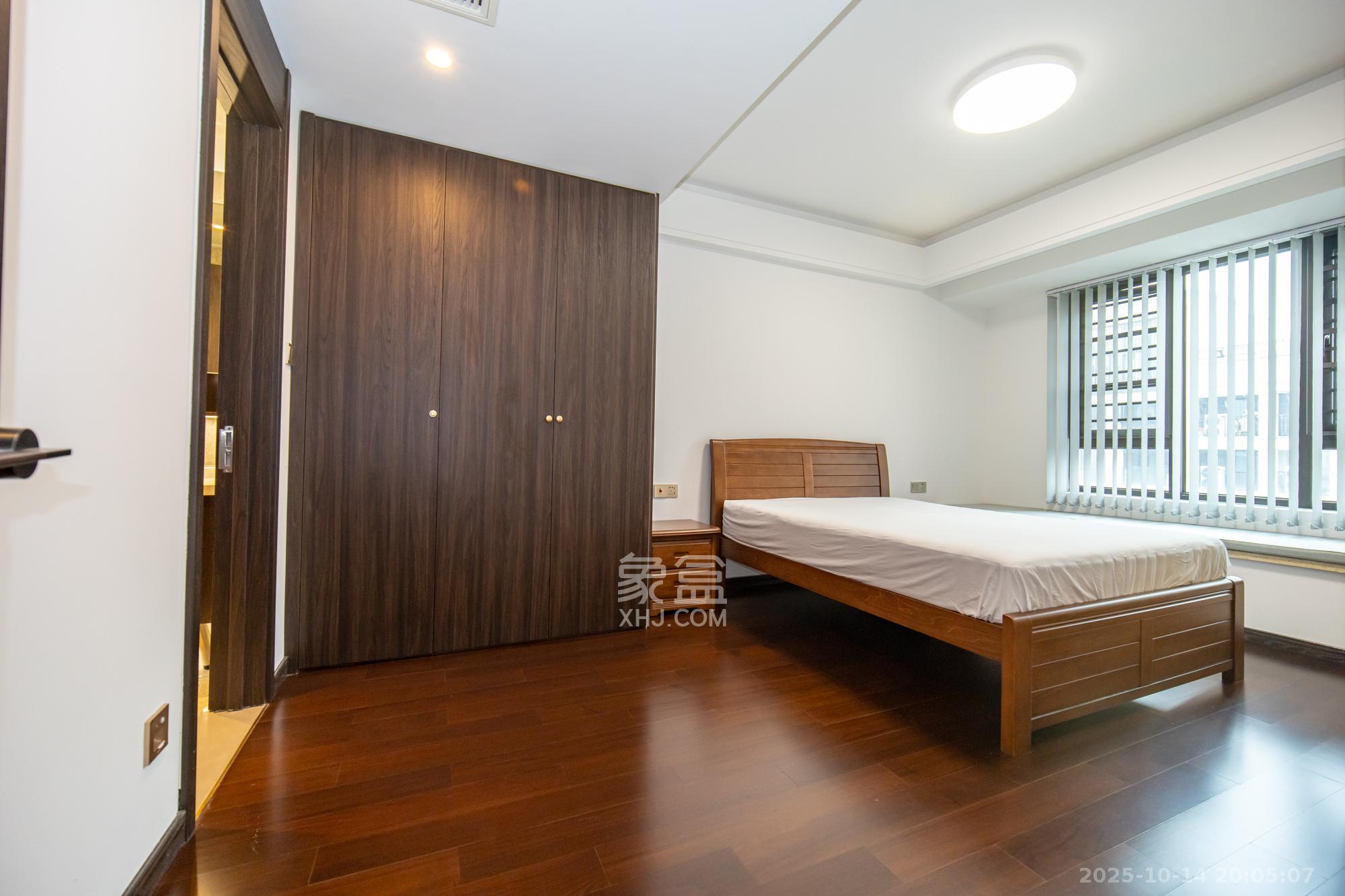 东原麓印长江E区  4室2厅2卫    158.0万 东原麓印长江E区  4室2厅2卫    158.0万卧室