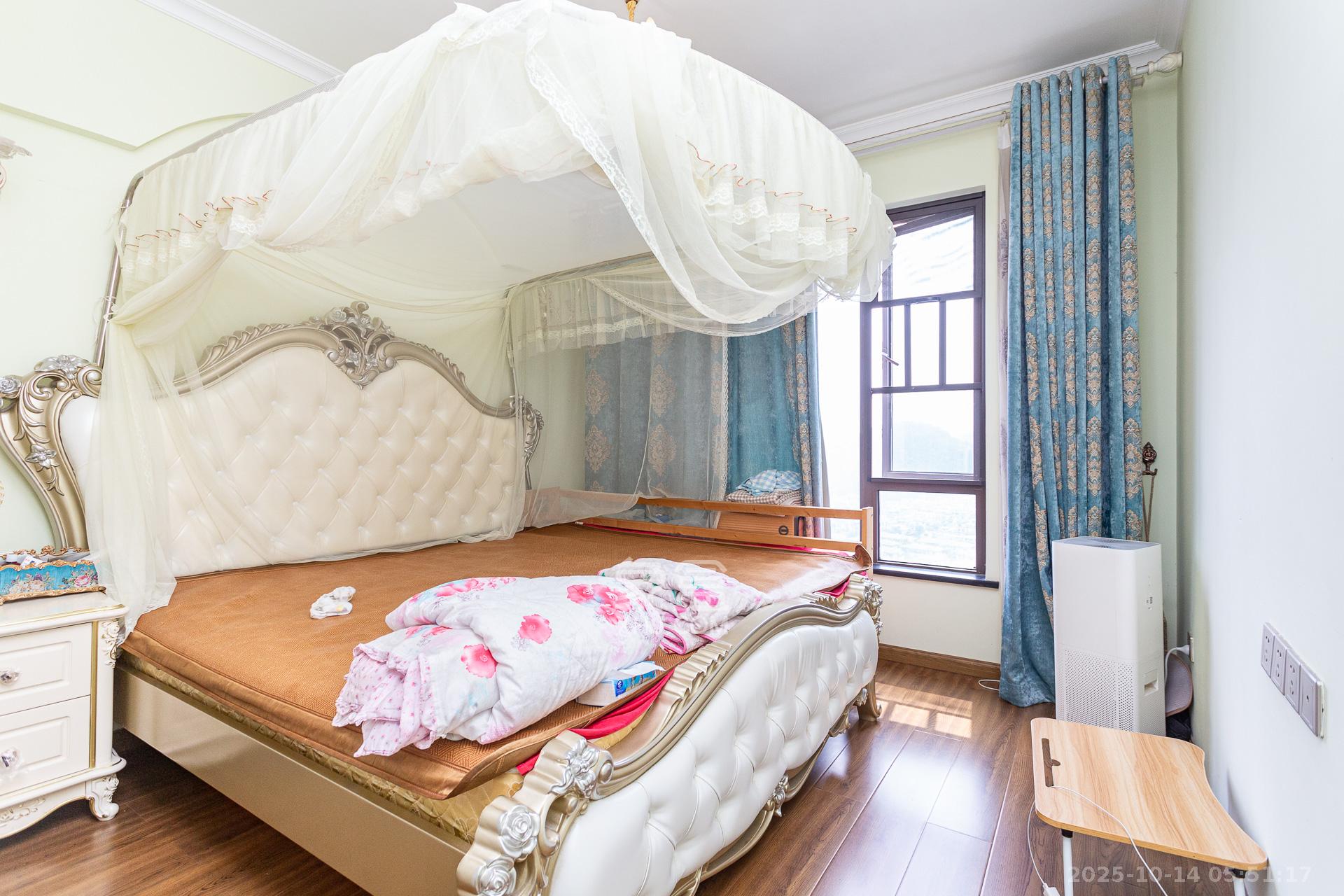 龙湖湘风原著（龙湖湘风星城）  4室2厅2卫    89.0万卧室