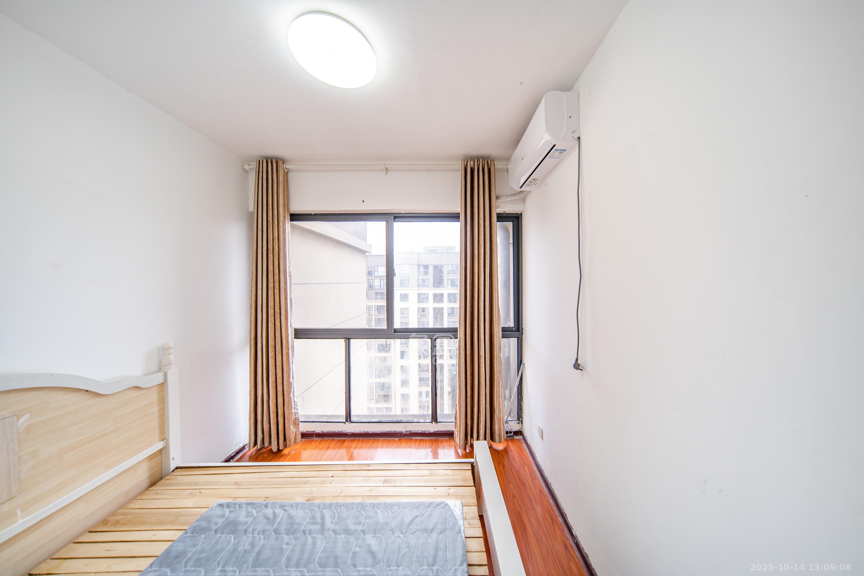 湘熙水郡(观澜海赋家园)  4室2厅2卫    160.0万 湘熙水郡(观澜海赋家园)  4室2厅2卫    160.0万卧室