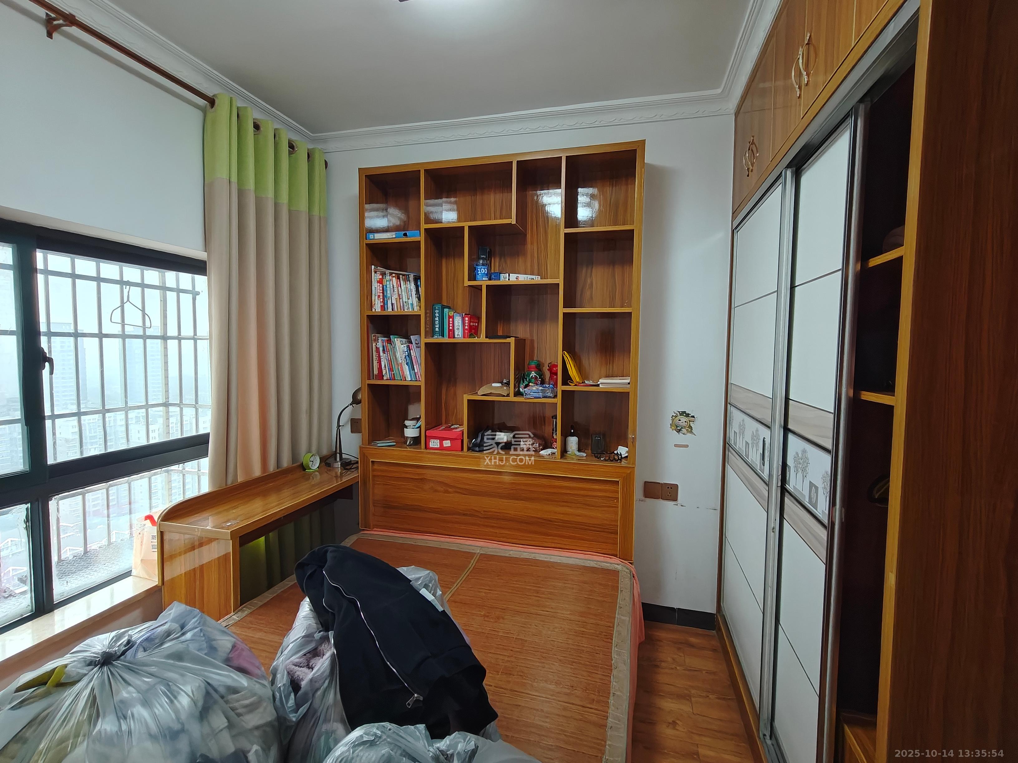 花样年华  4室2厅2卫    1800.0元/月室内图