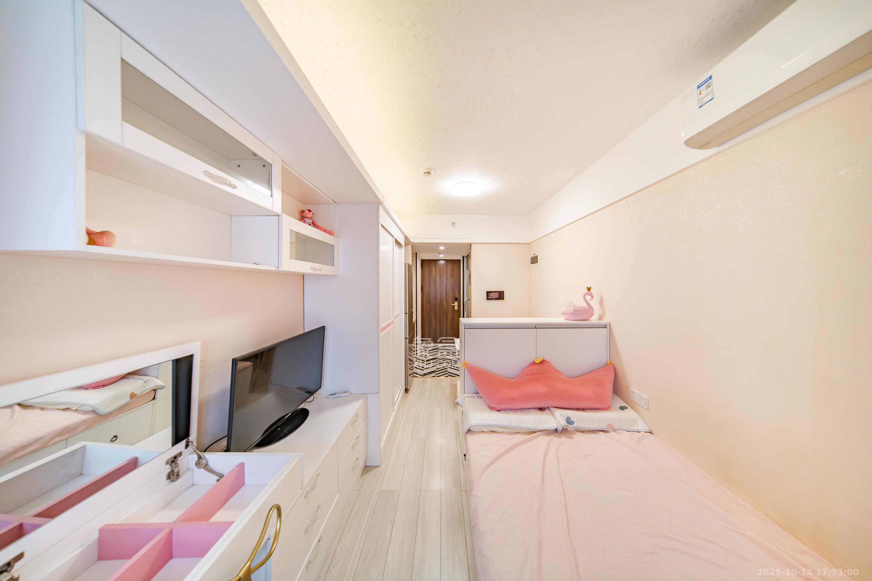 万科金域缇香  1室1厅1卫    30.0万客厅