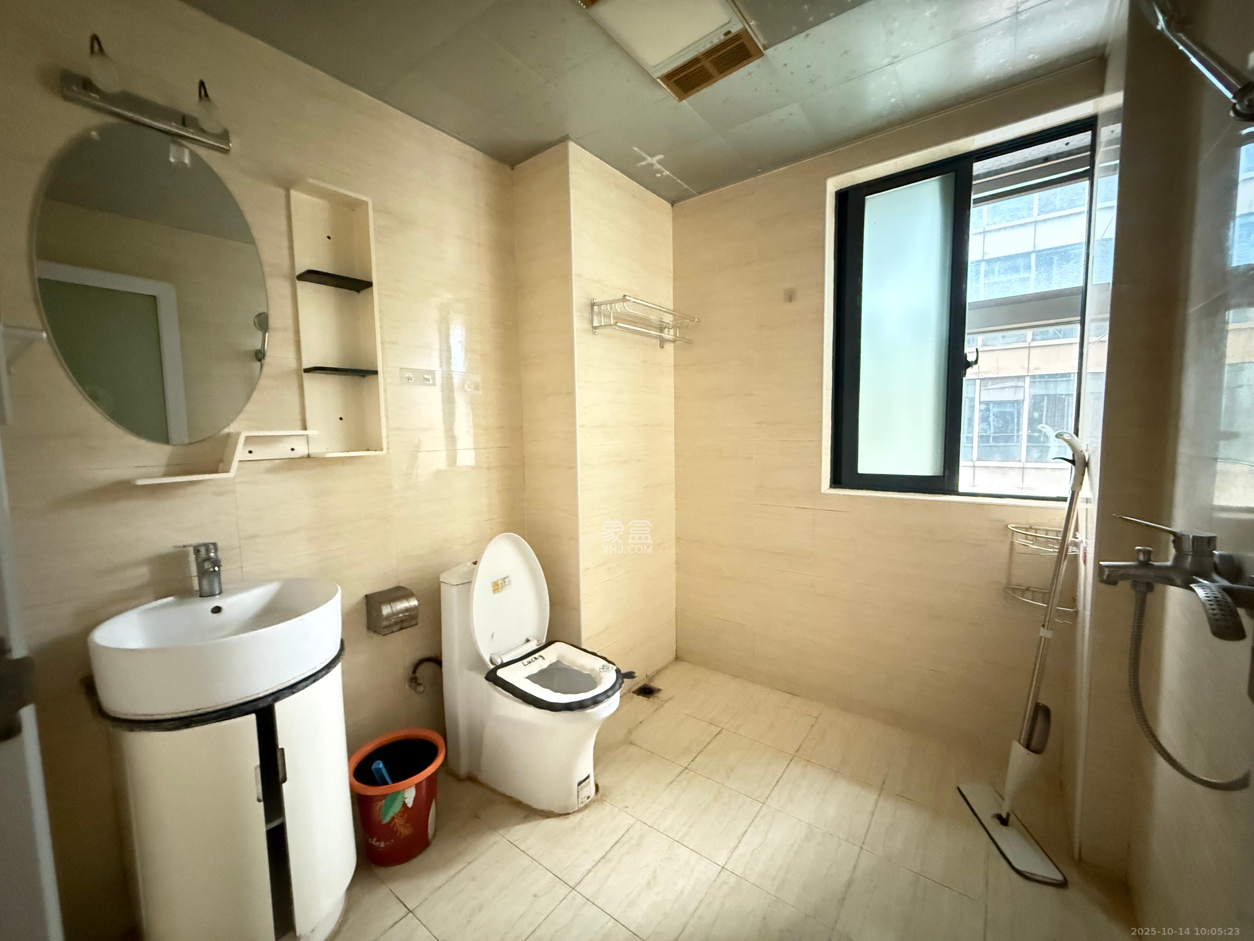 奥克斯广场 4室2厅2卫 3300.0元/月 奥克斯广场 4室2厅2卫 3300.0元/月室内图