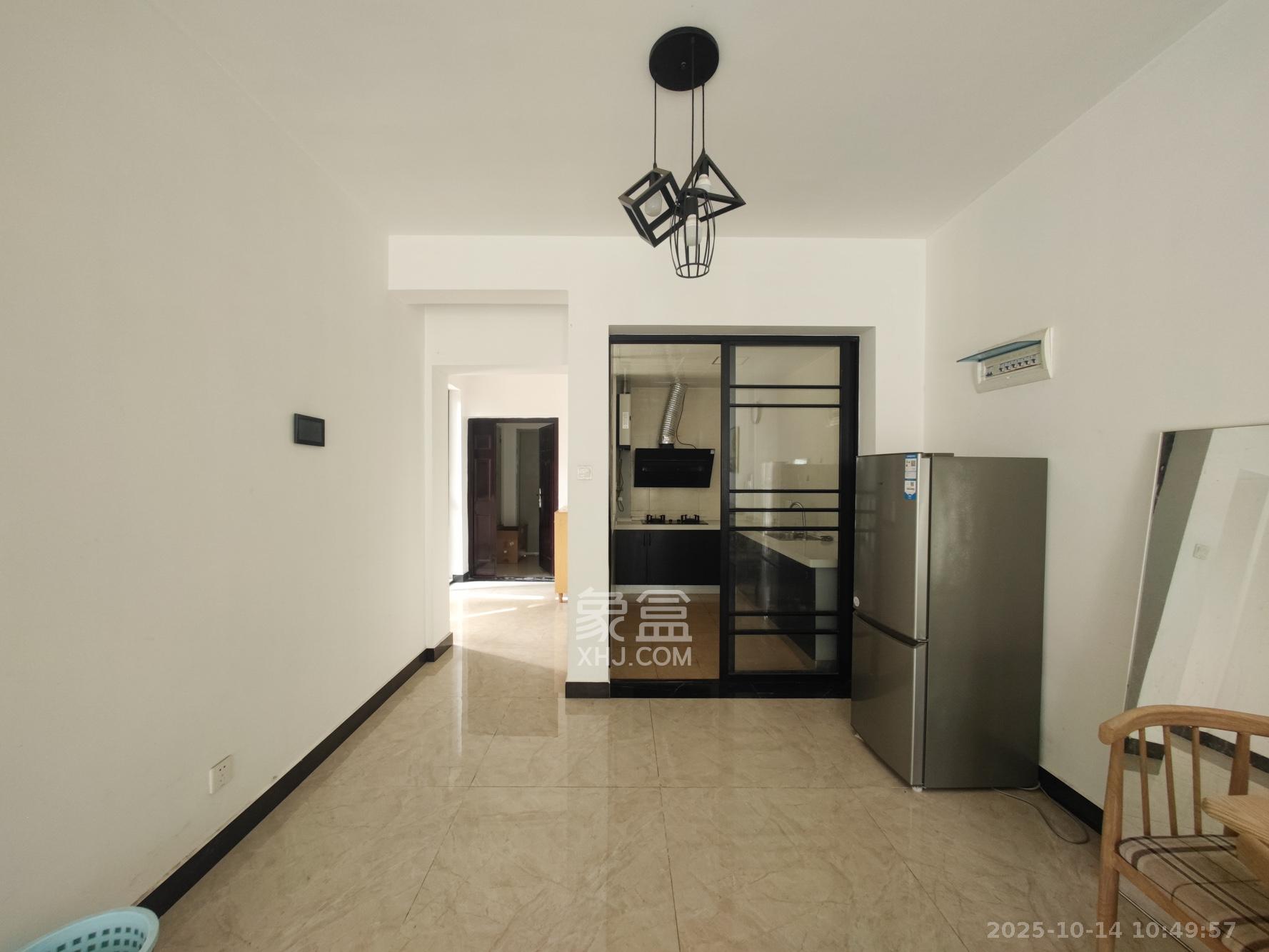 西湖鸿运佳苑  3室2厅2卫    70.0万其他