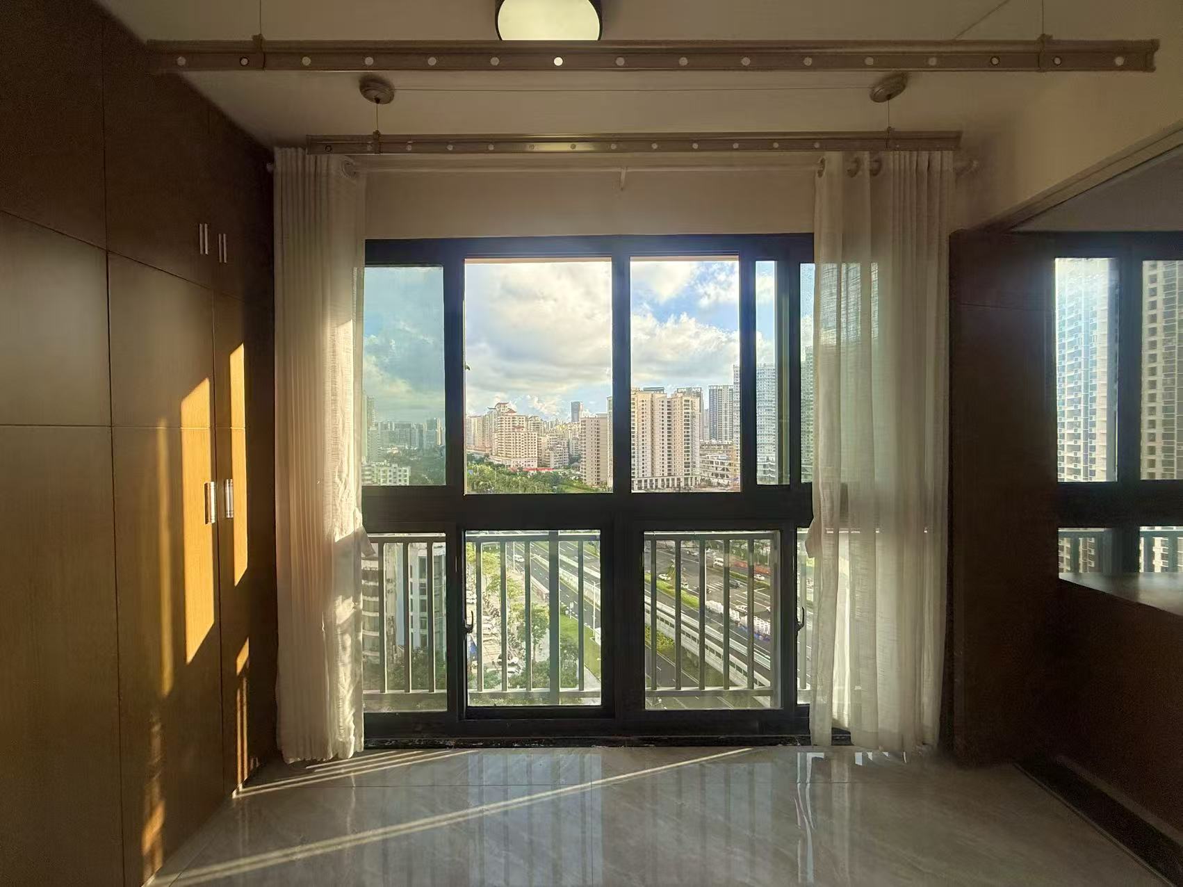 海航豪庭南苑  3室2厅2卫    4500.0元/月室内图