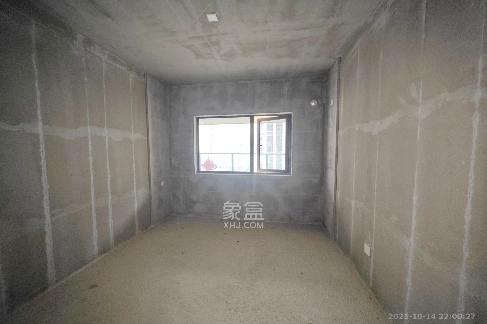 国欣向荣府  4室2厅2卫    145.0万卧室