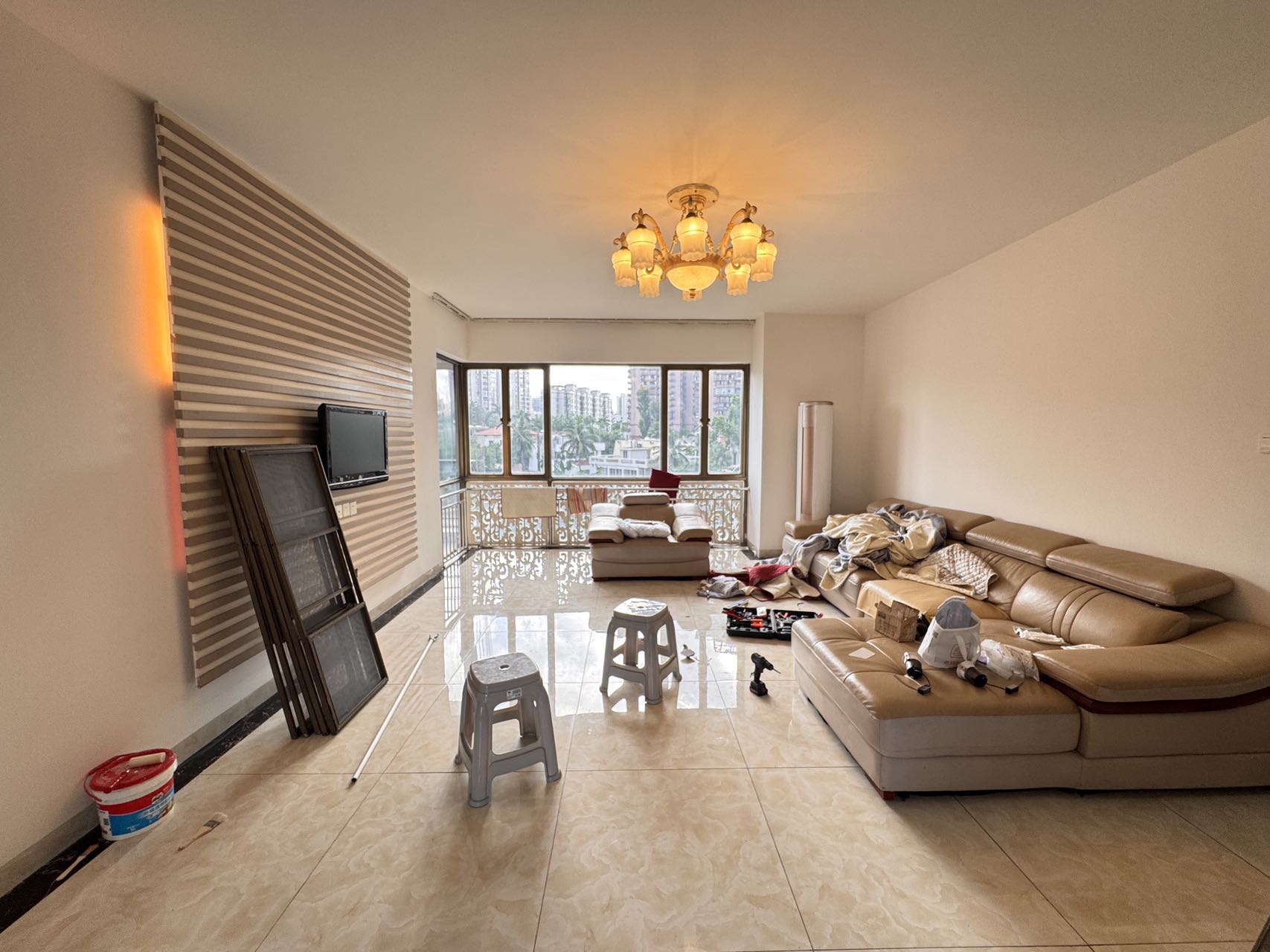 警苑 3室2厅1卫 4500.0元/月 警苑 3室2厅1卫 4500.0元/月室内图