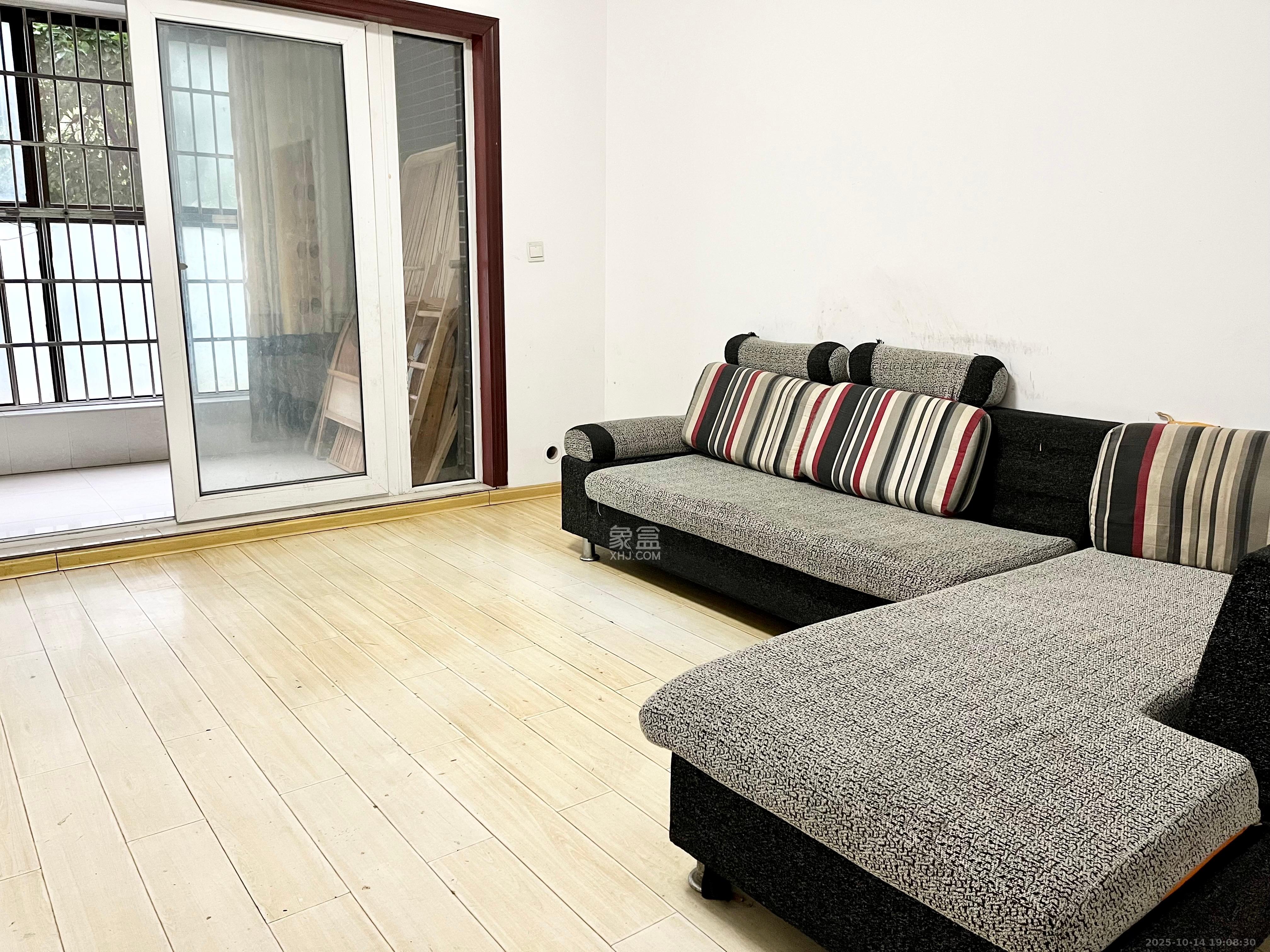 万国城(当代满庭春MOMA)一期  1室2厅1卫    1600.0元/月 万国城(当代满庭春MOMA)一期  1室2厅1卫    1600.0元/月室内图