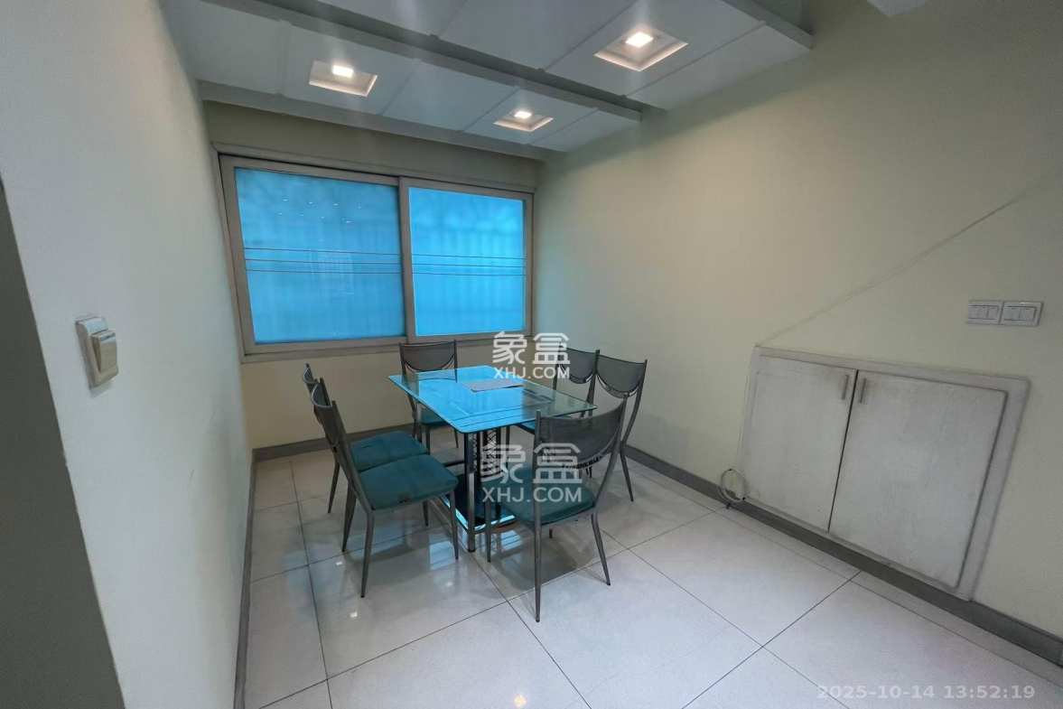 左家塘建材宿舍 3室2厅2卫 2100.0元/月 左家塘建材宿舍 3室2厅2卫 2100.0元/月室内图