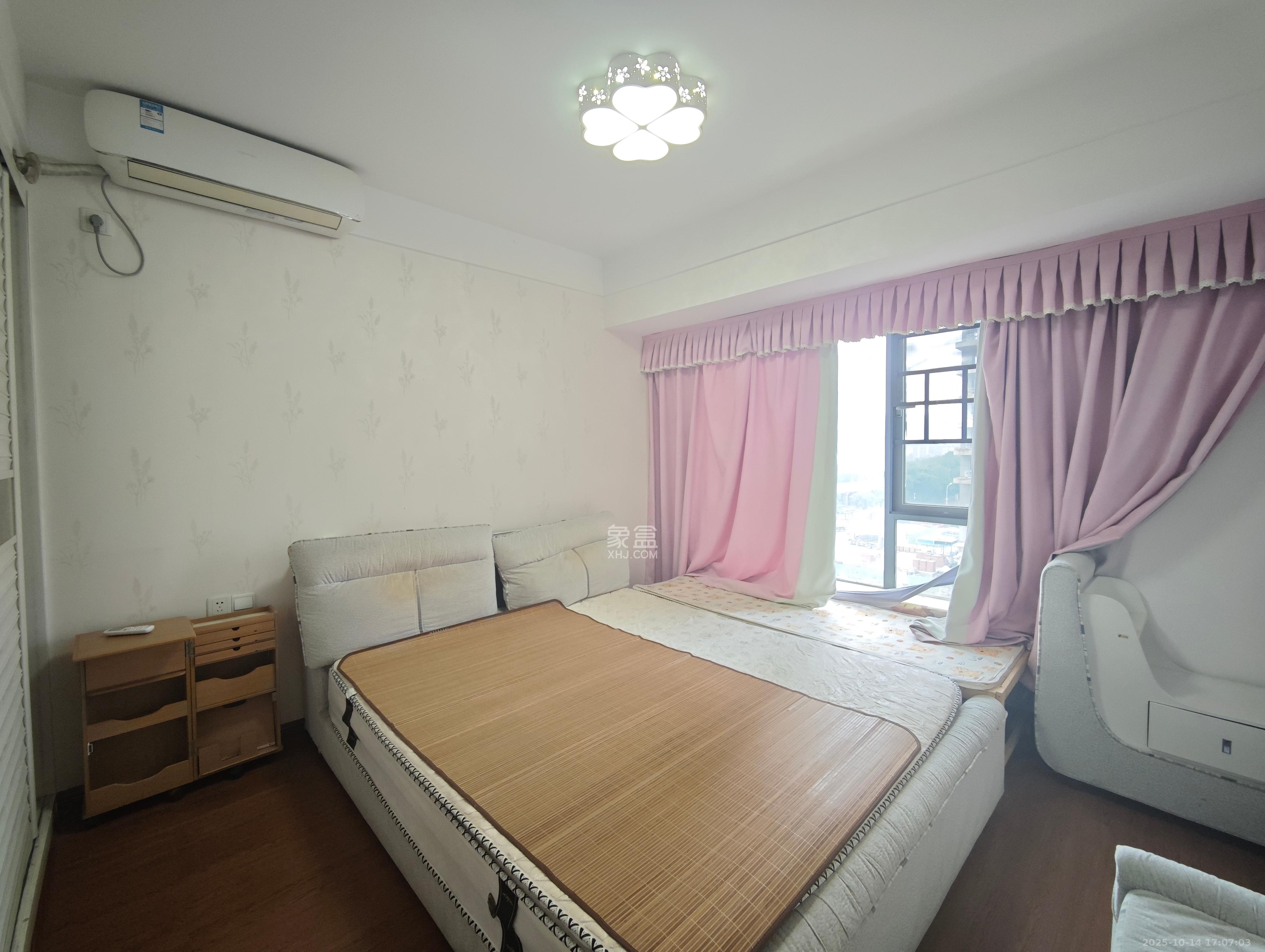 嘉宇盛世华章  4室2厅2卫    3300.0元/月 嘉宇盛世华章  4室2厅2卫    3300.0元/月室内图