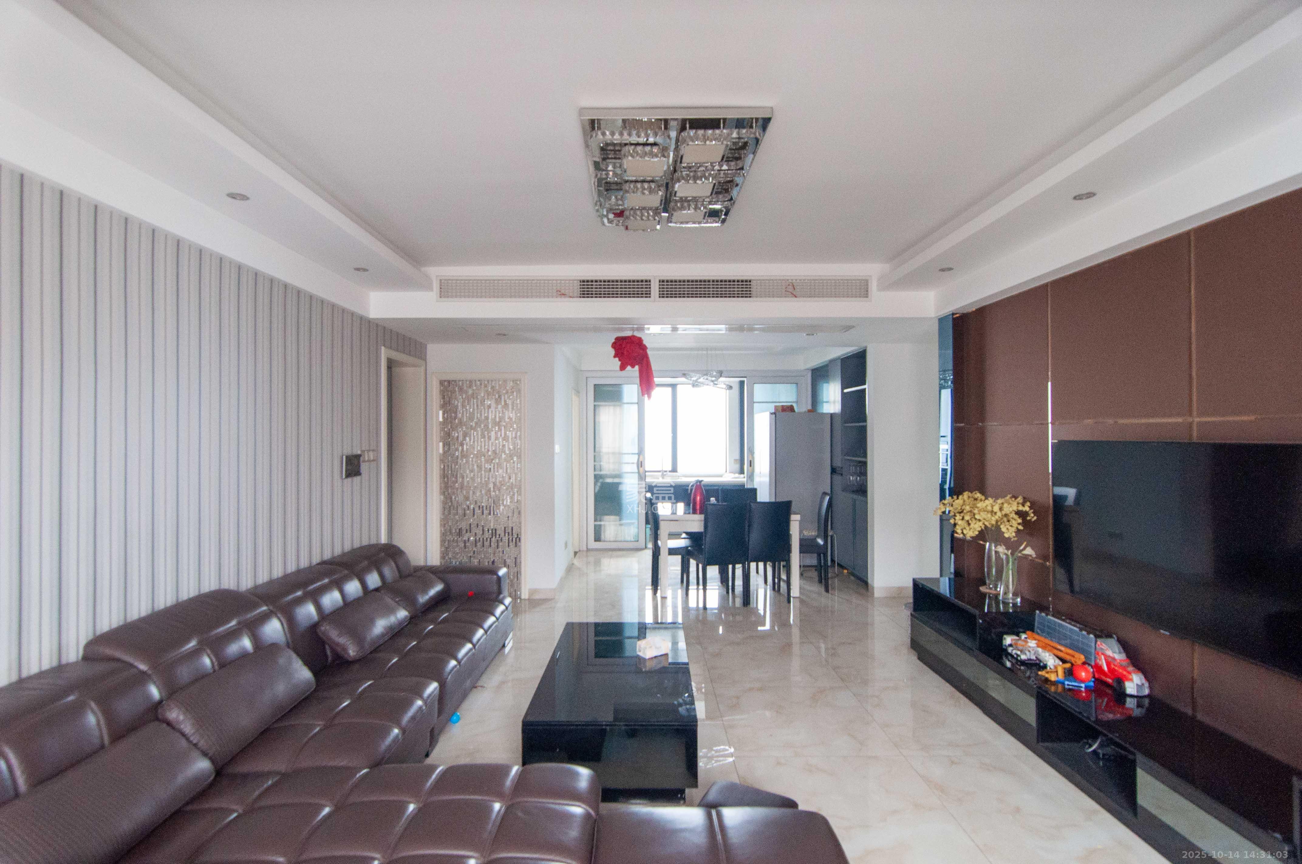 中一九骏（枫桥苑）  4室2厅2卫    141.0万客厅