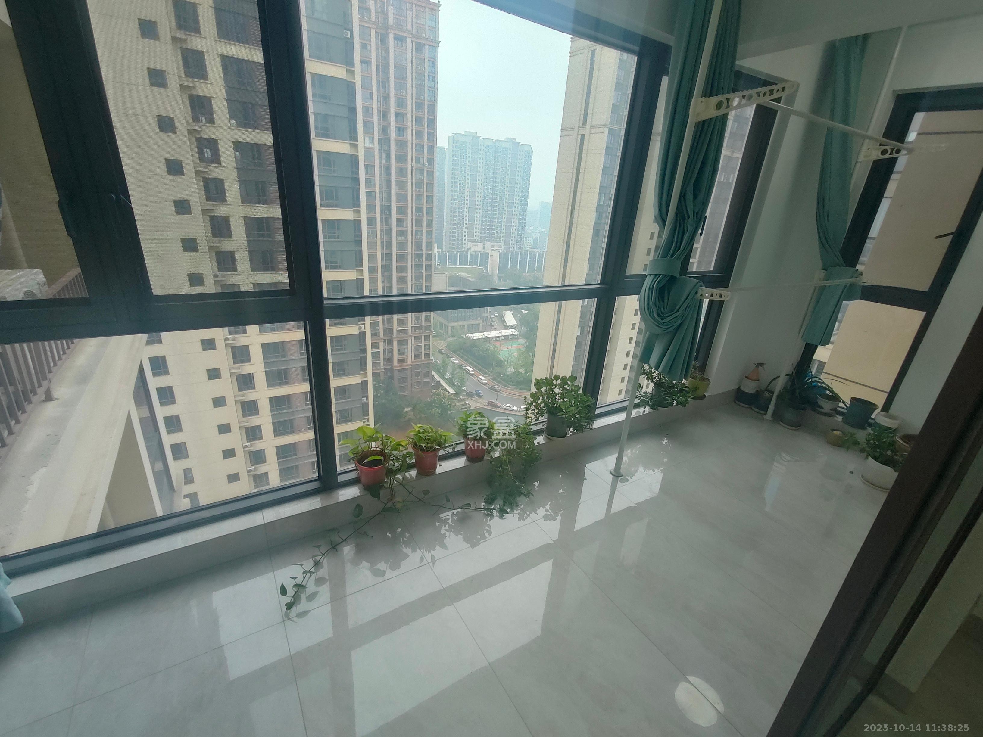 长龙湾 3室2厅1卫 2200.0元/月 长龙湾 3室2厅1卫 2200.0元/月室内图