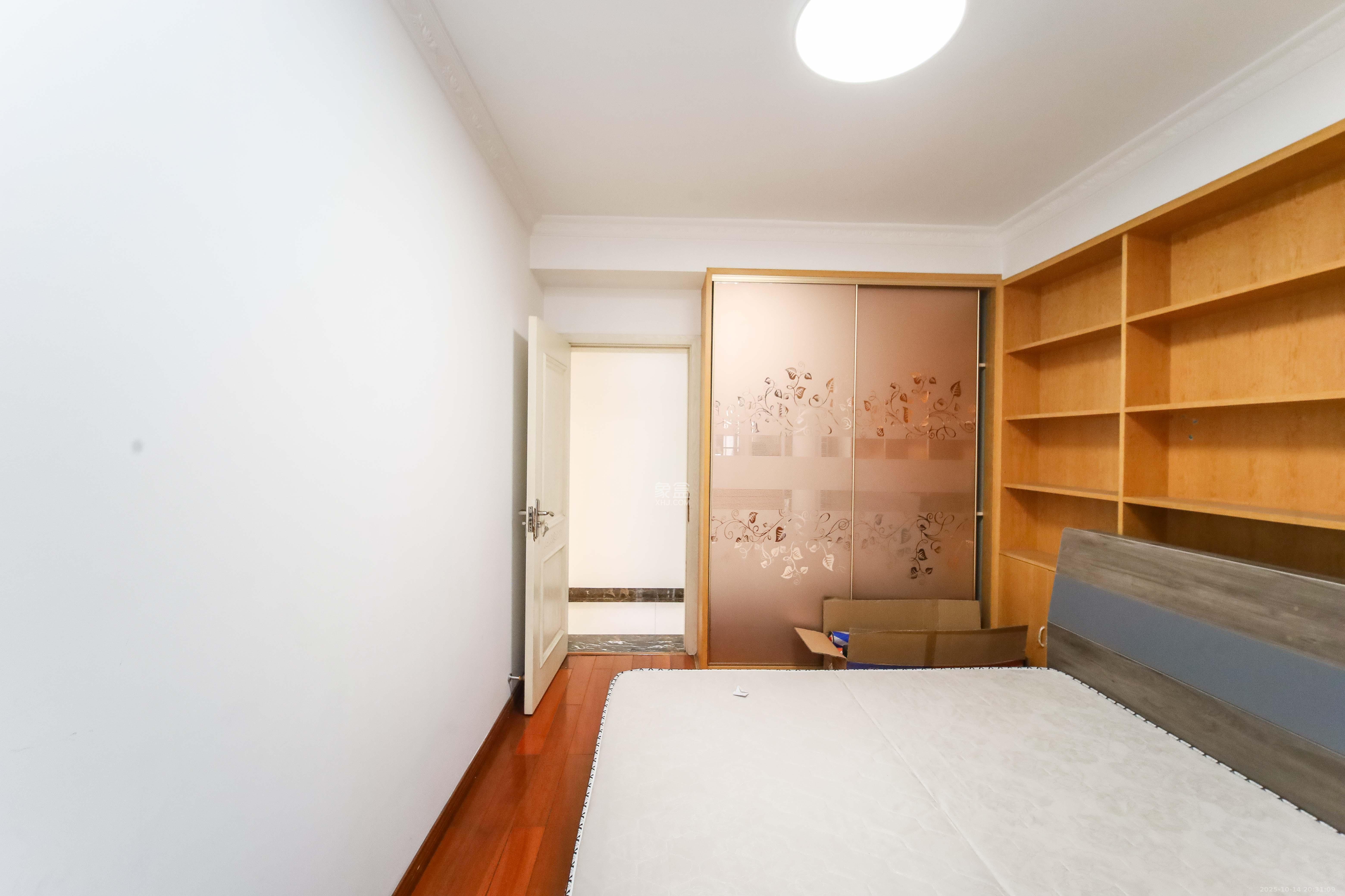 江河双水湾  3室2厅2卫    91.0万卧室