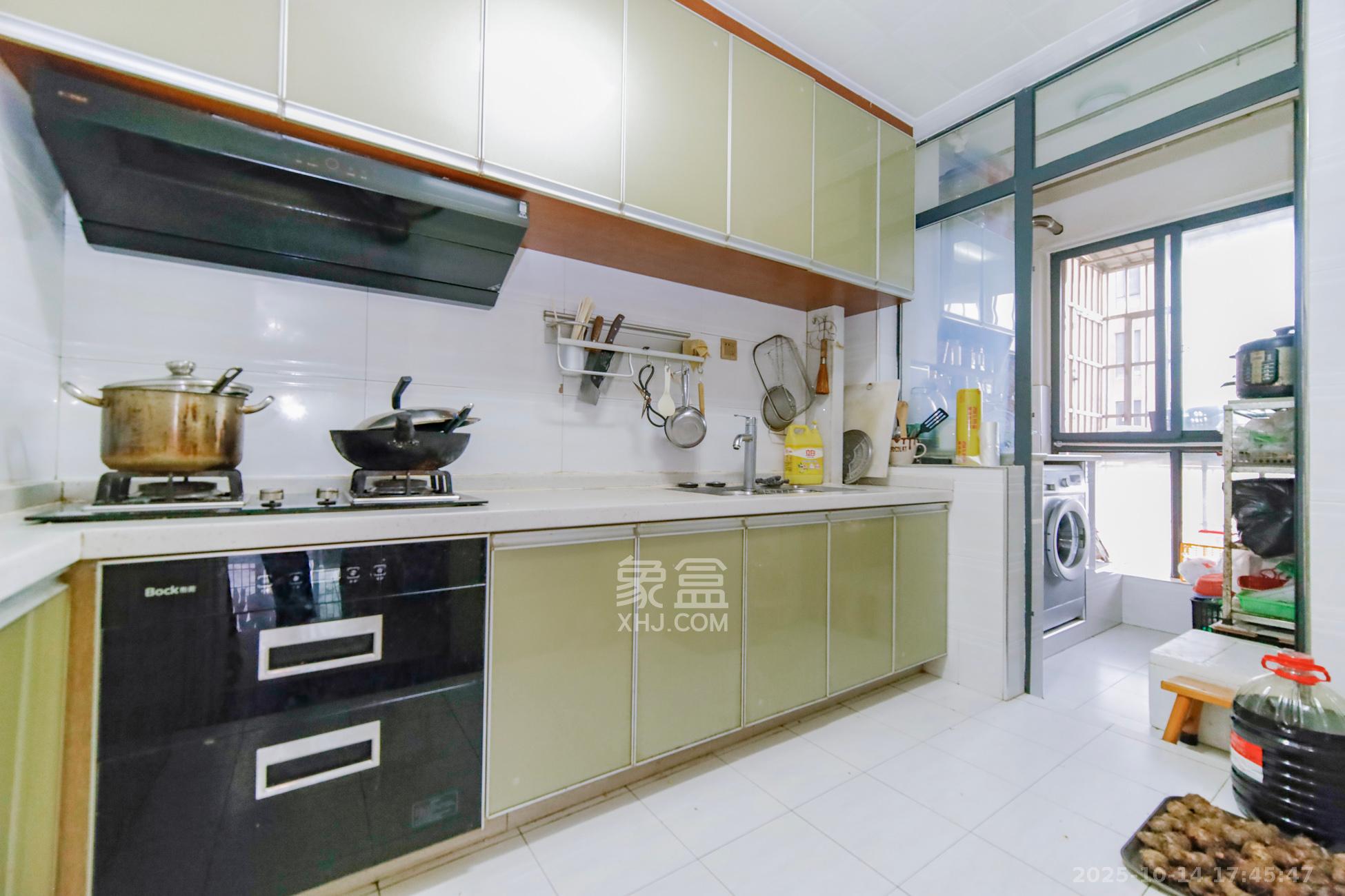 新盛珑璟台  2室2厅1卫    76.0万厨房