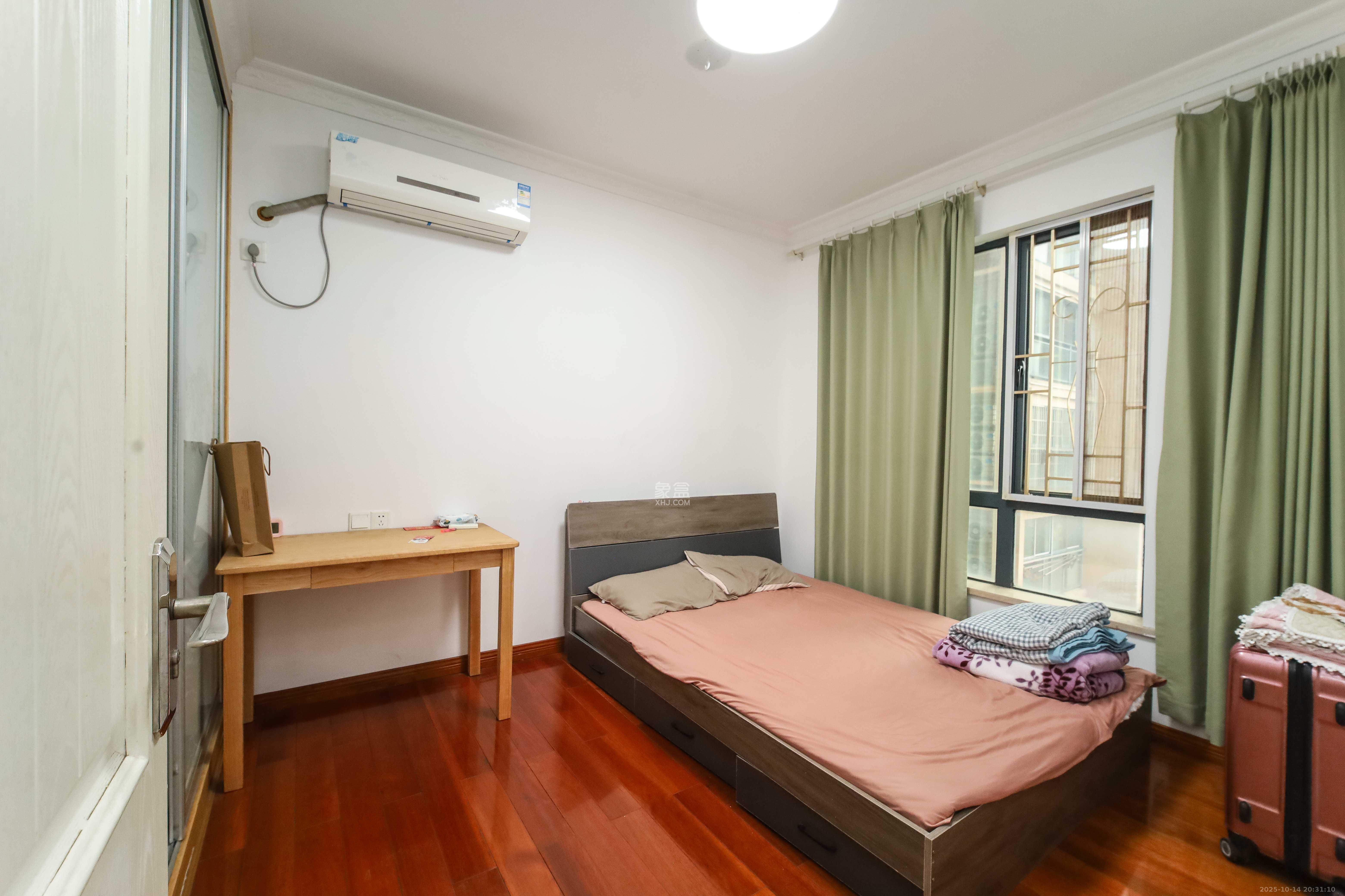 江河双水湾  3室2厅2卫    91.0万卧室