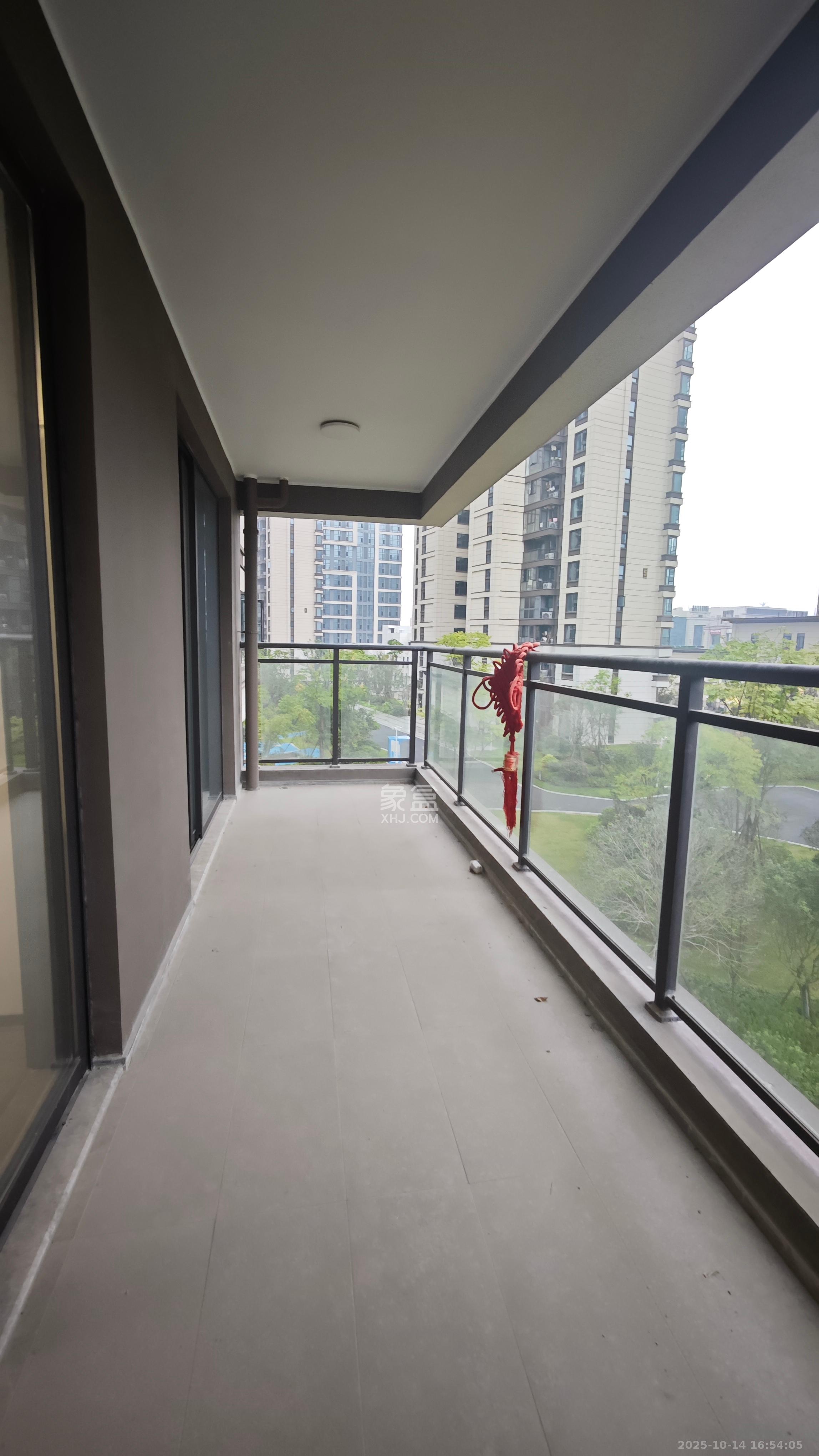 荣盛锦绣学府  3室2厅2卫    3000.0元/月室内图