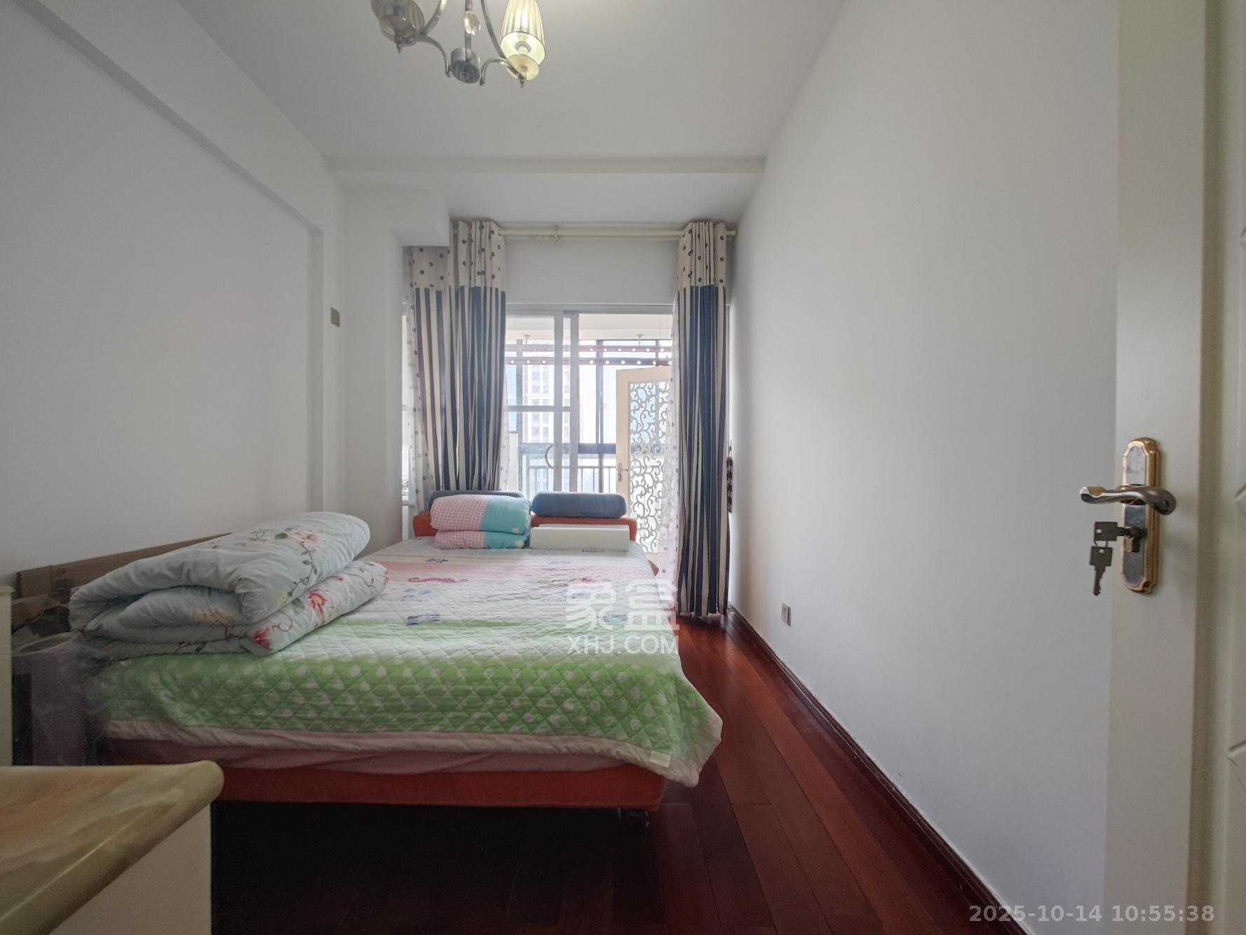 翡翠云天 3室2厅2卫 105.0万 翡翠云天 3室2厅2卫 105.0万卧室