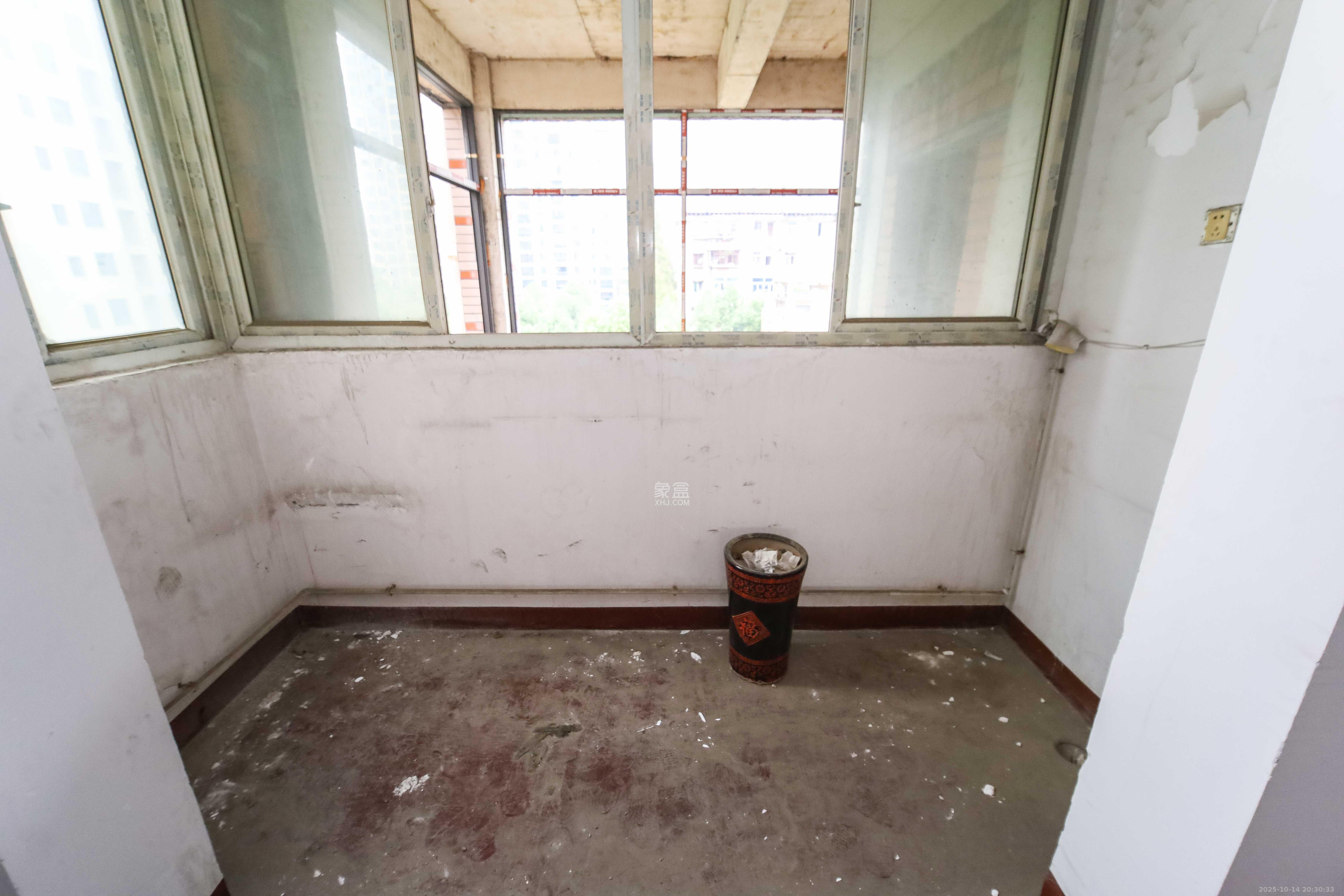 芙蓉公寓 3室2厅2卫 105.00万 芙蓉公寓 3室2厅2卫 105.00万阳台