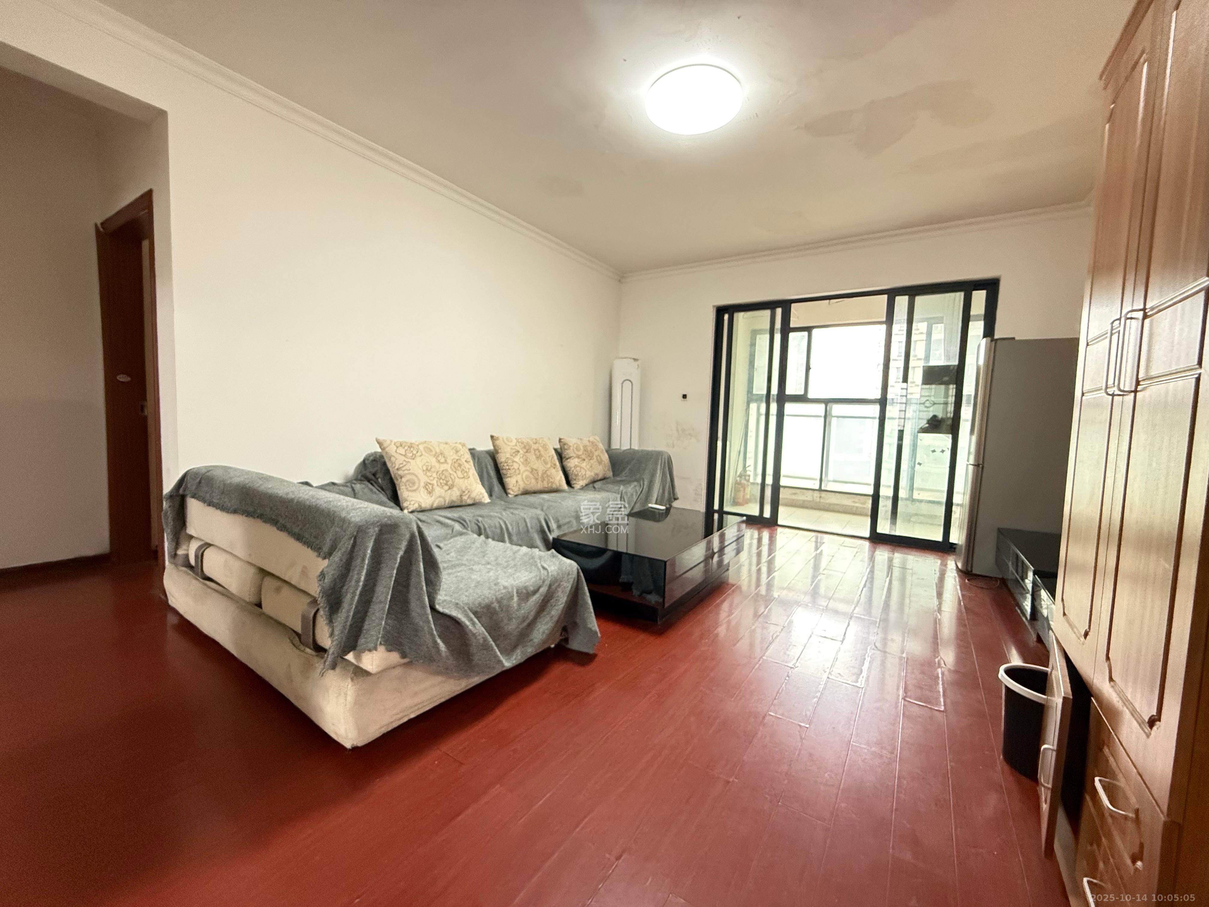 奥克斯广场  4室2厅2卫    3300.0元/月