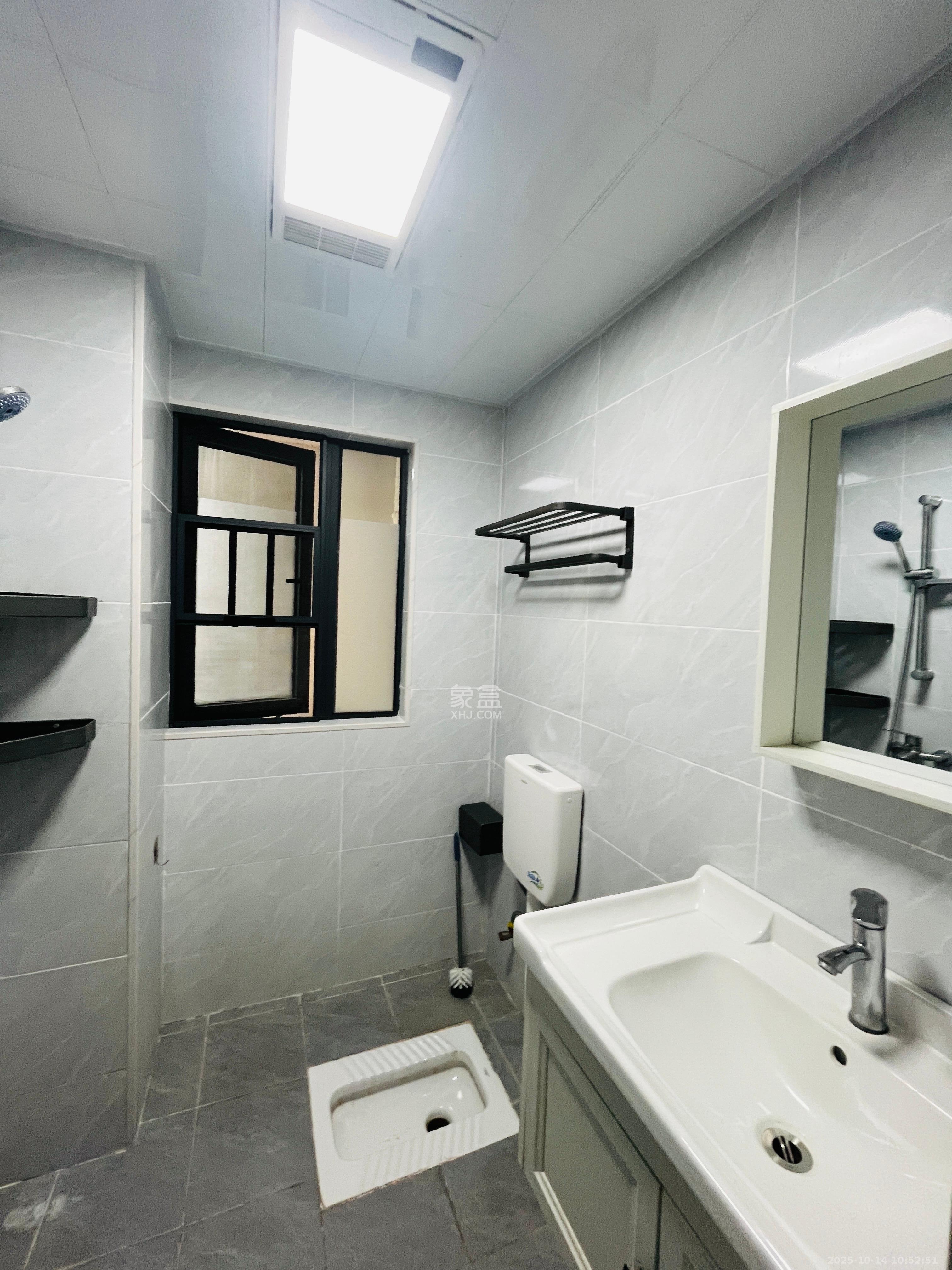 麓谷山湖郡  4室2厅2卫    2800.0元/月室内图