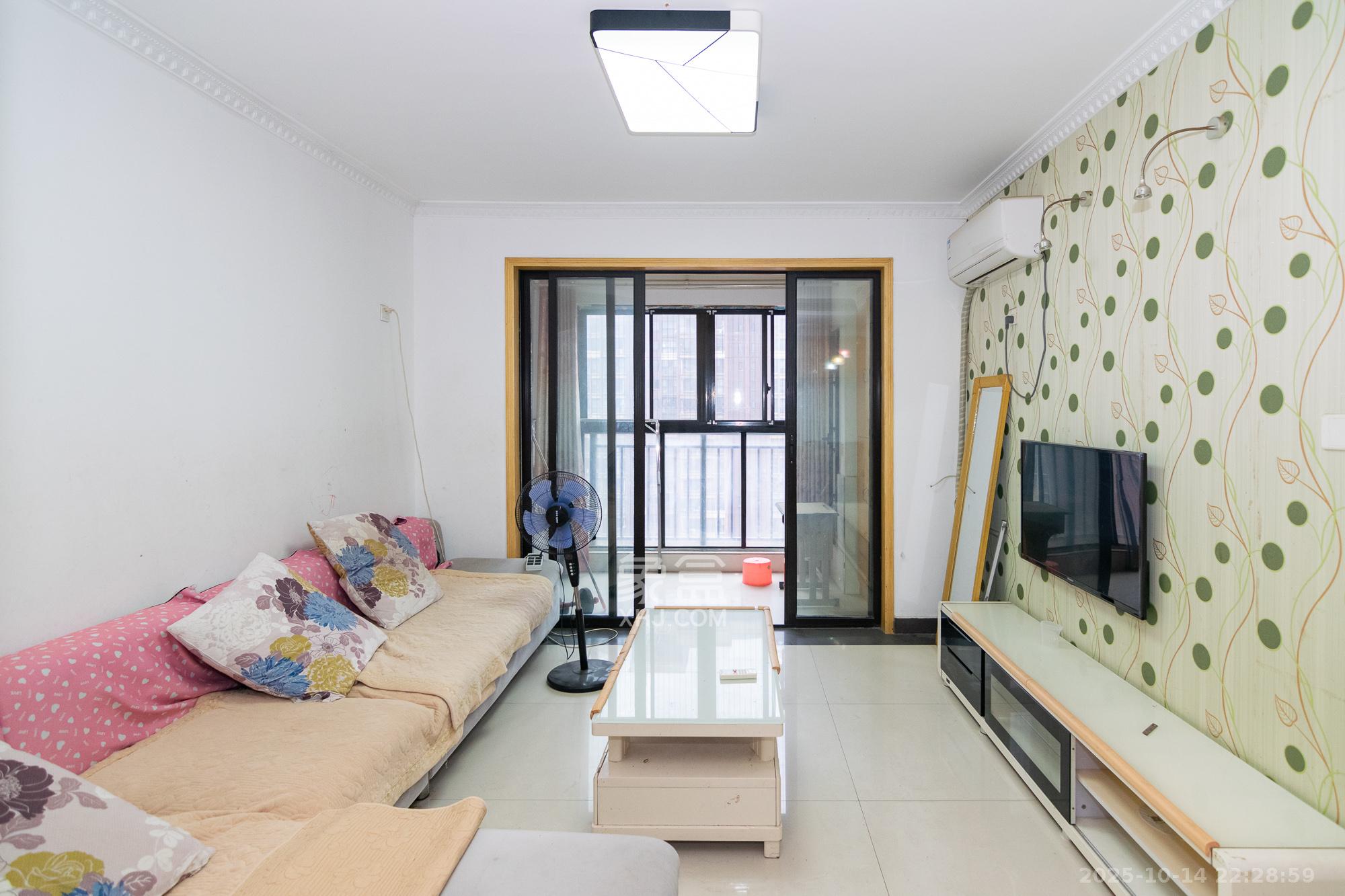 新城国际花都  2室2厅1卫    42.0万客厅