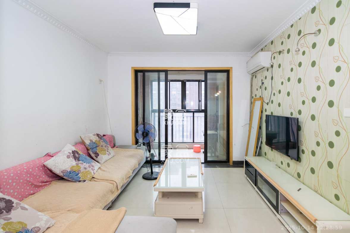 新城国际花都 2室2厅1卫 42.0万 新城国际花都 2室2厅1卫 42.0万客厅