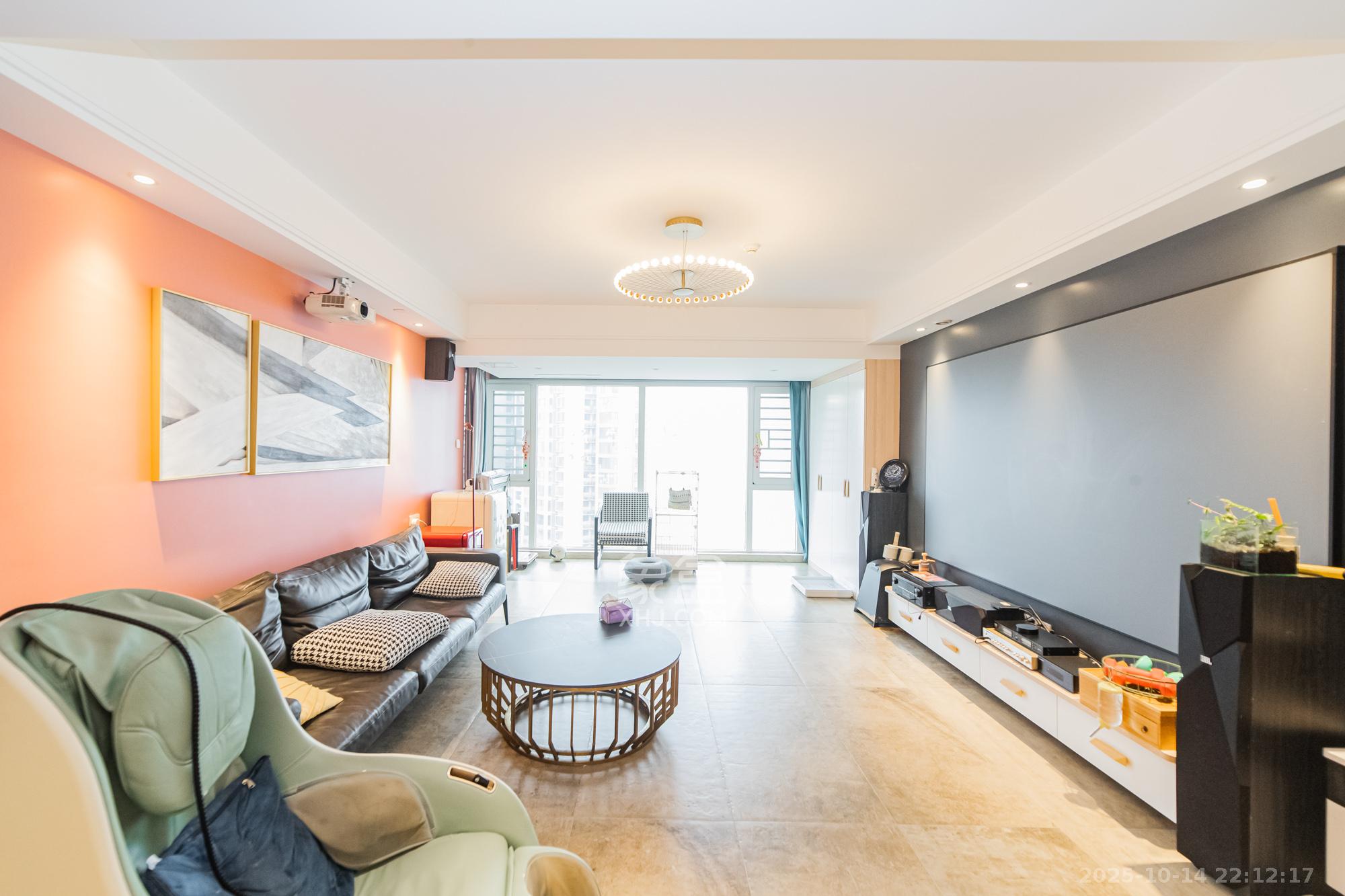 北辰三角洲C3区 5室2厅3卫 280.0万 北辰三角洲C3区 5室2厅3卫 280.0万客厅