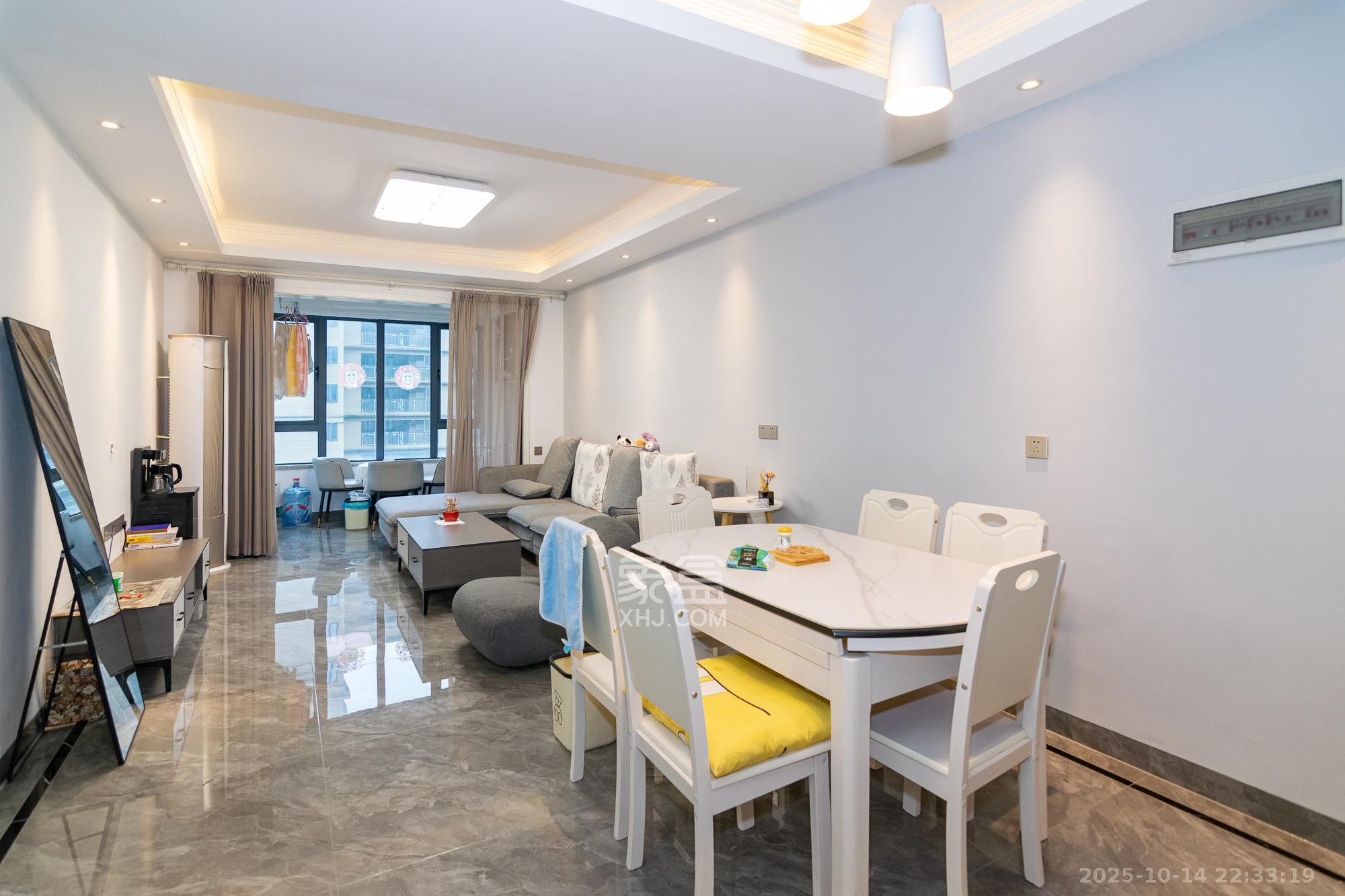 澳海月亮湾 3室2厅1卫 82.0万 澳海月亮湾 3室2厅1卫 82.0万客厅