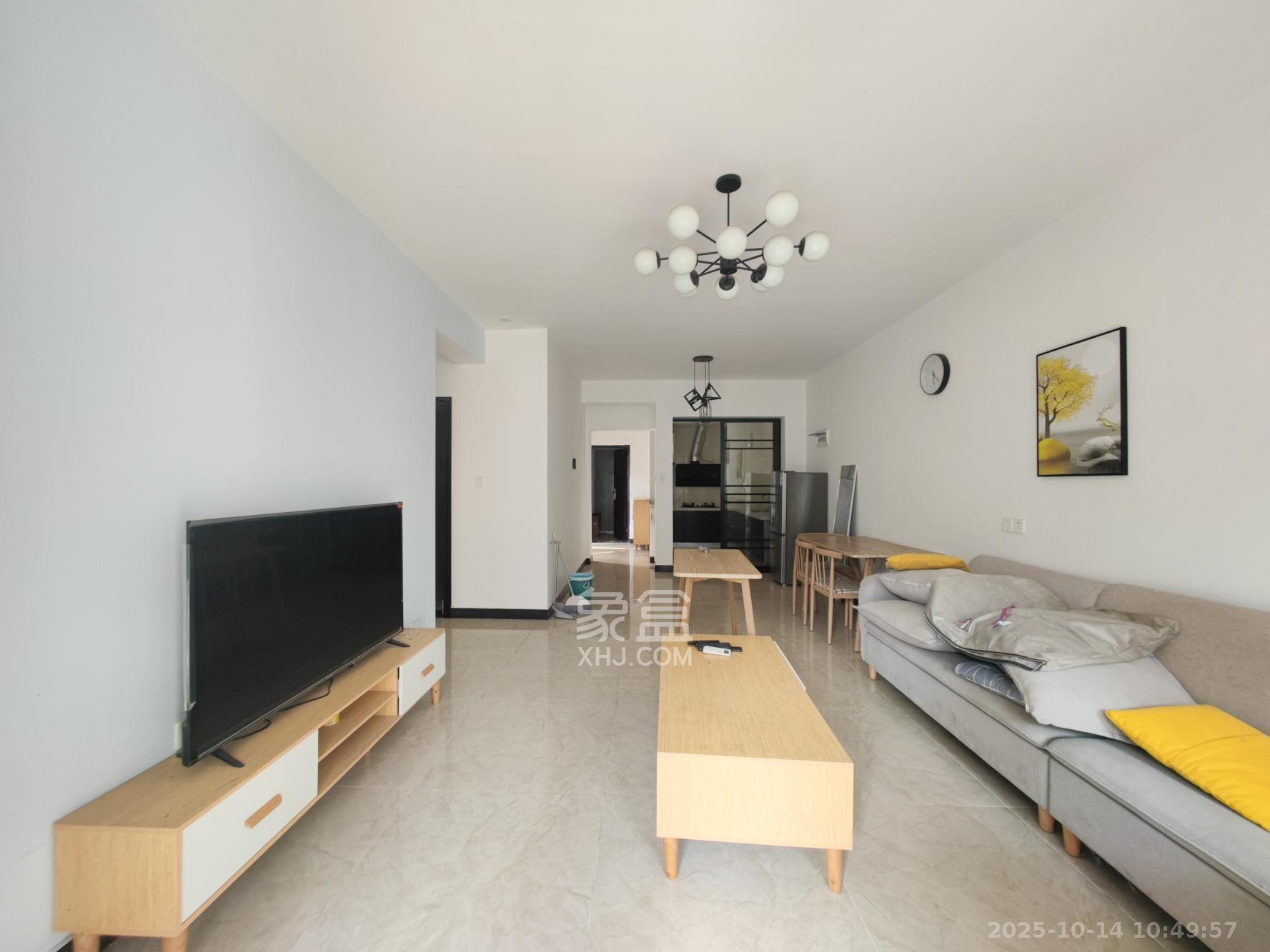 西湖鸿运佳苑 3室2厅2卫 70.0万 西湖鸿运佳苑 3室2厅2卫 70.0万客厅