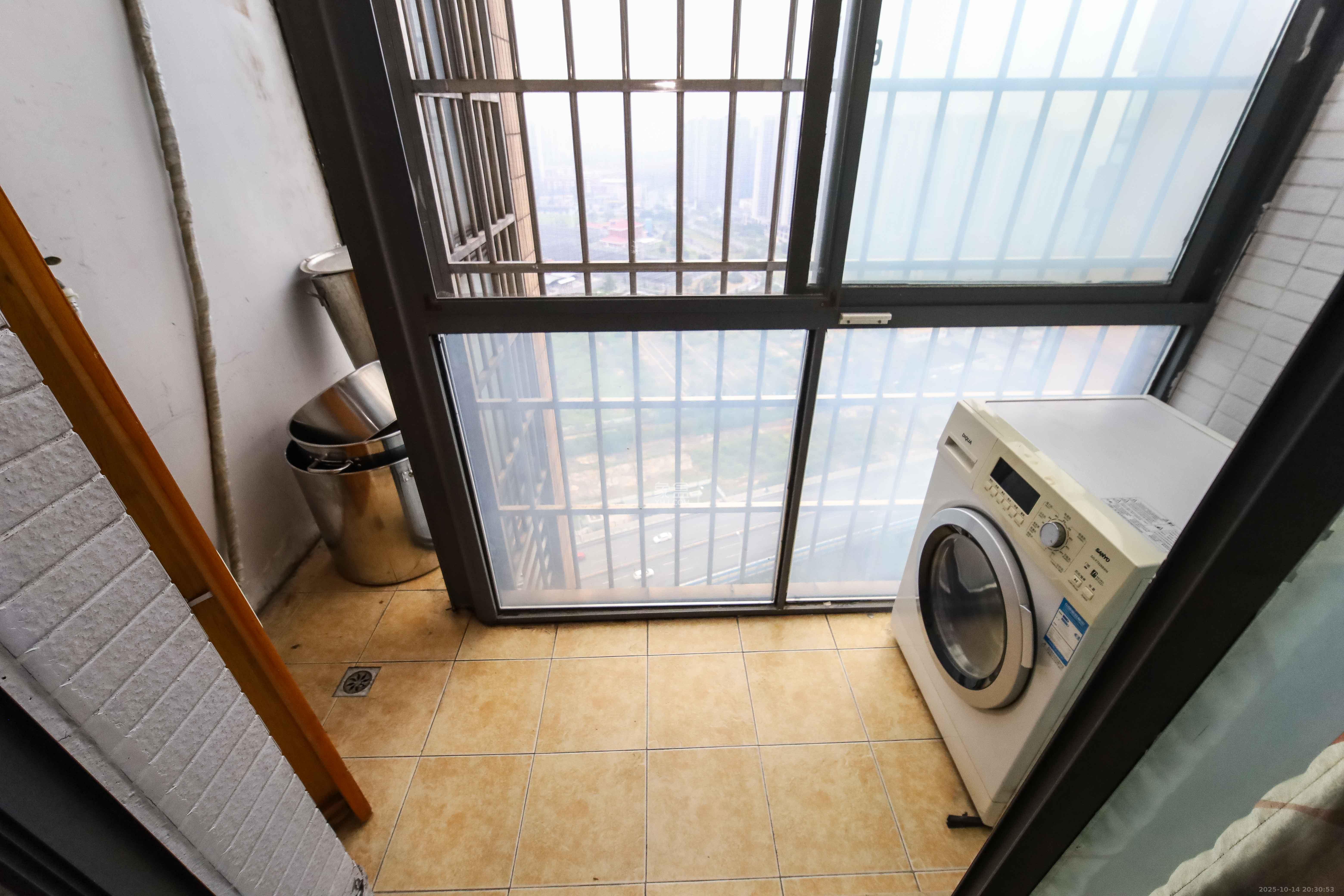 江河双水湾  3室2厅2卫    84.0万 江河双水湾  3室2厅2卫    84.0万阳台